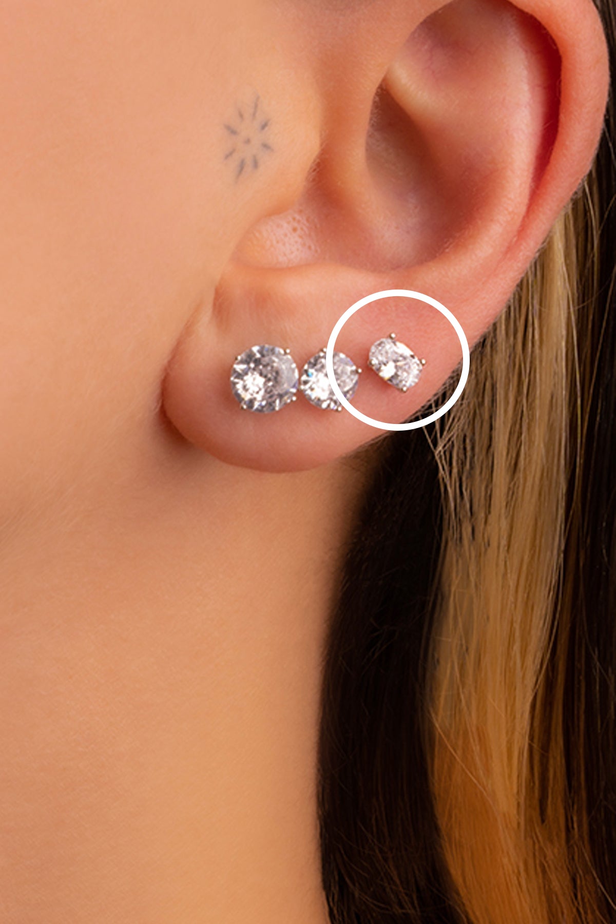 Oval Taşlı 18 Ayar Sarı Altın Kaplama 6 Mm Gümüş Tektaş Küpe 5016260144