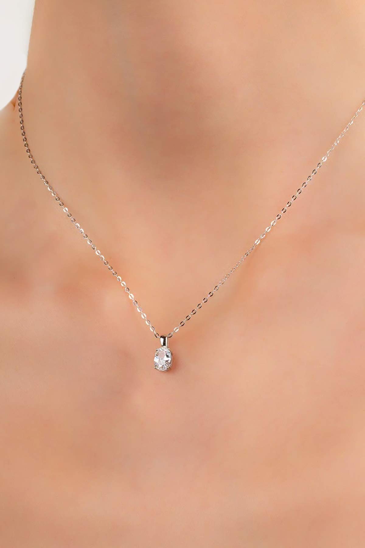 Oval Kesim 18 Ayar Beyaz Altın Kaplama 45 Cm Gümüş Kolye 5016450199