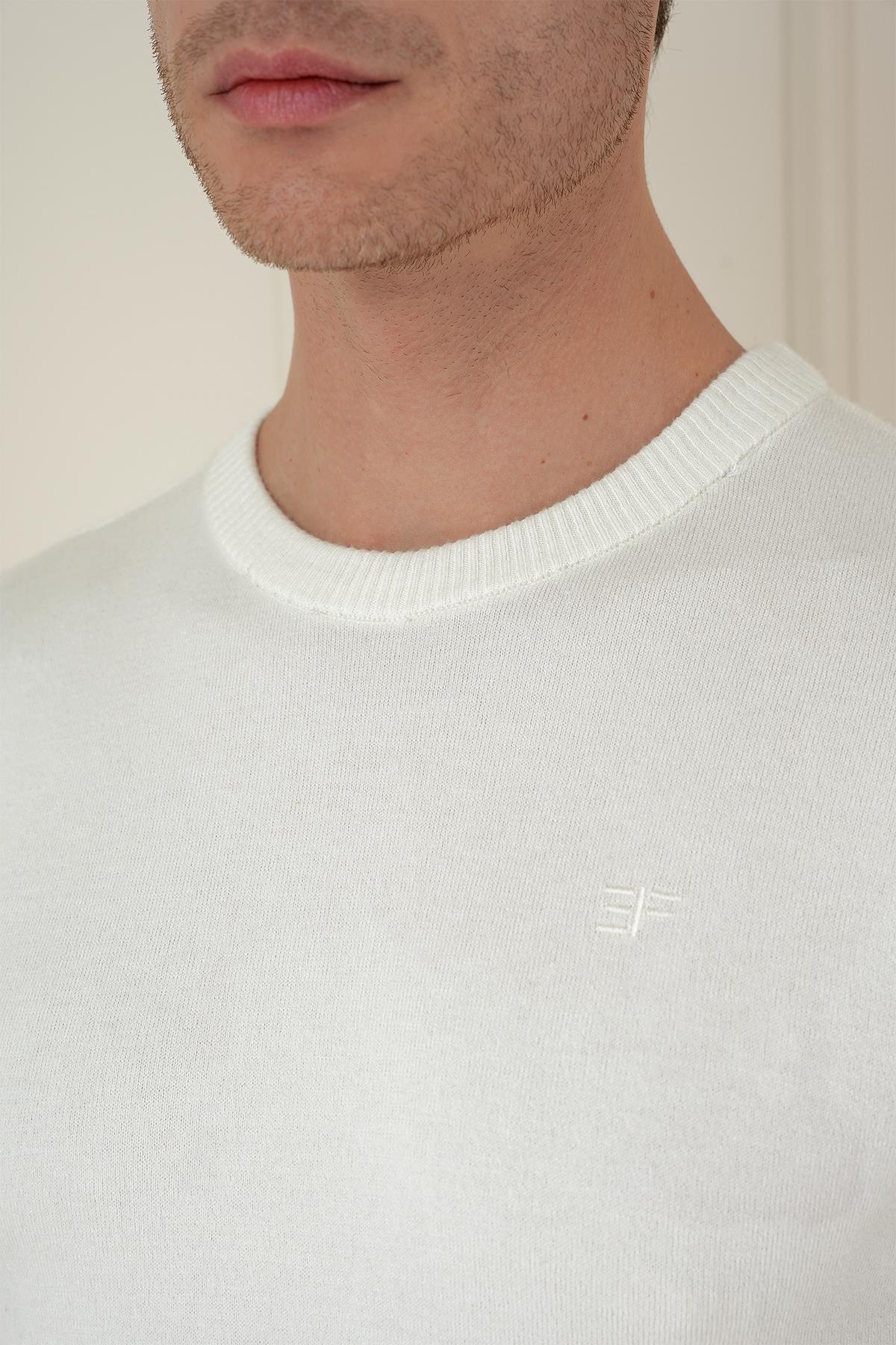 Tr 875 Slim Fit Ekru Klasik Triko