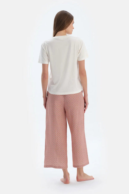 Ekru Bisiklet Yaka Tişört Dokuma Pantolonlu Pijama Takımı