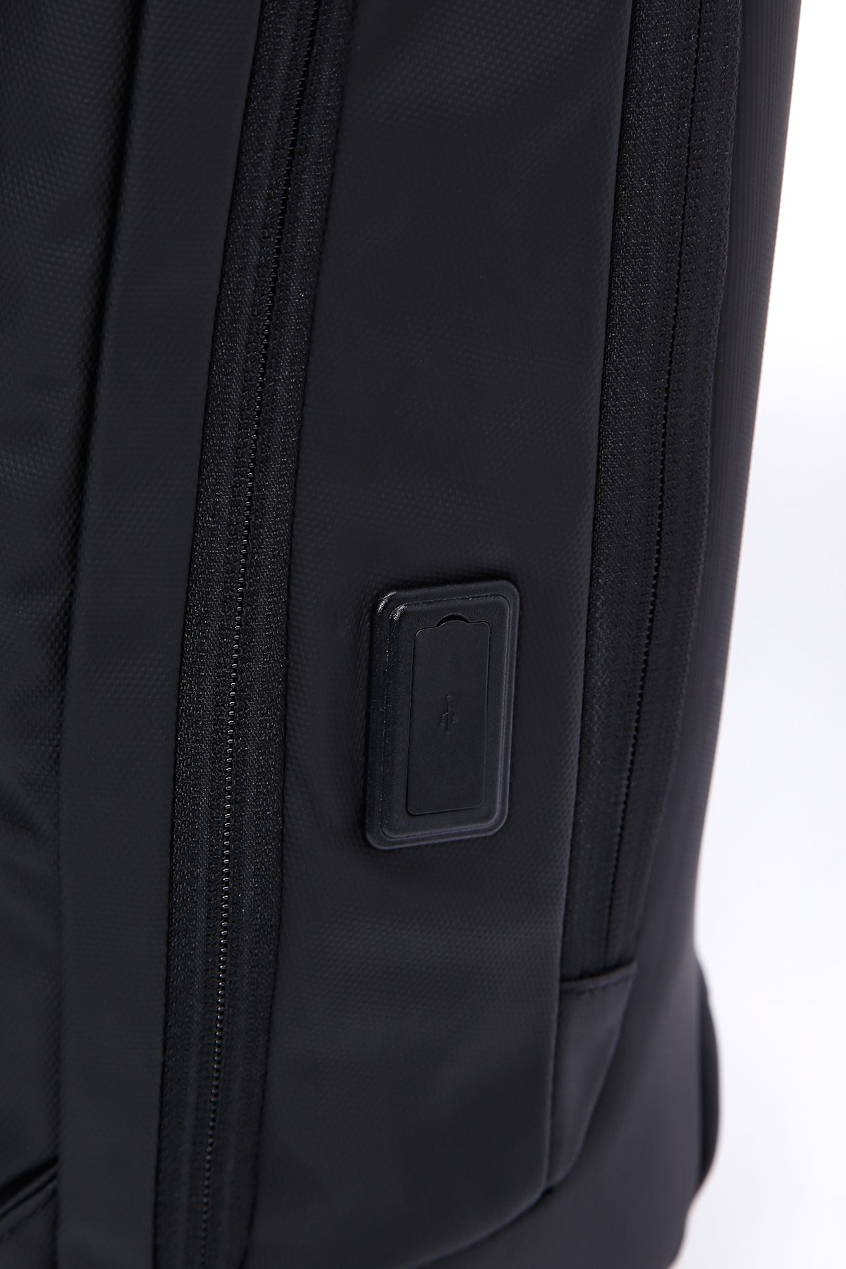 D-pack Erkek Siyah Teknolojik Hardcase Sırt Çantası