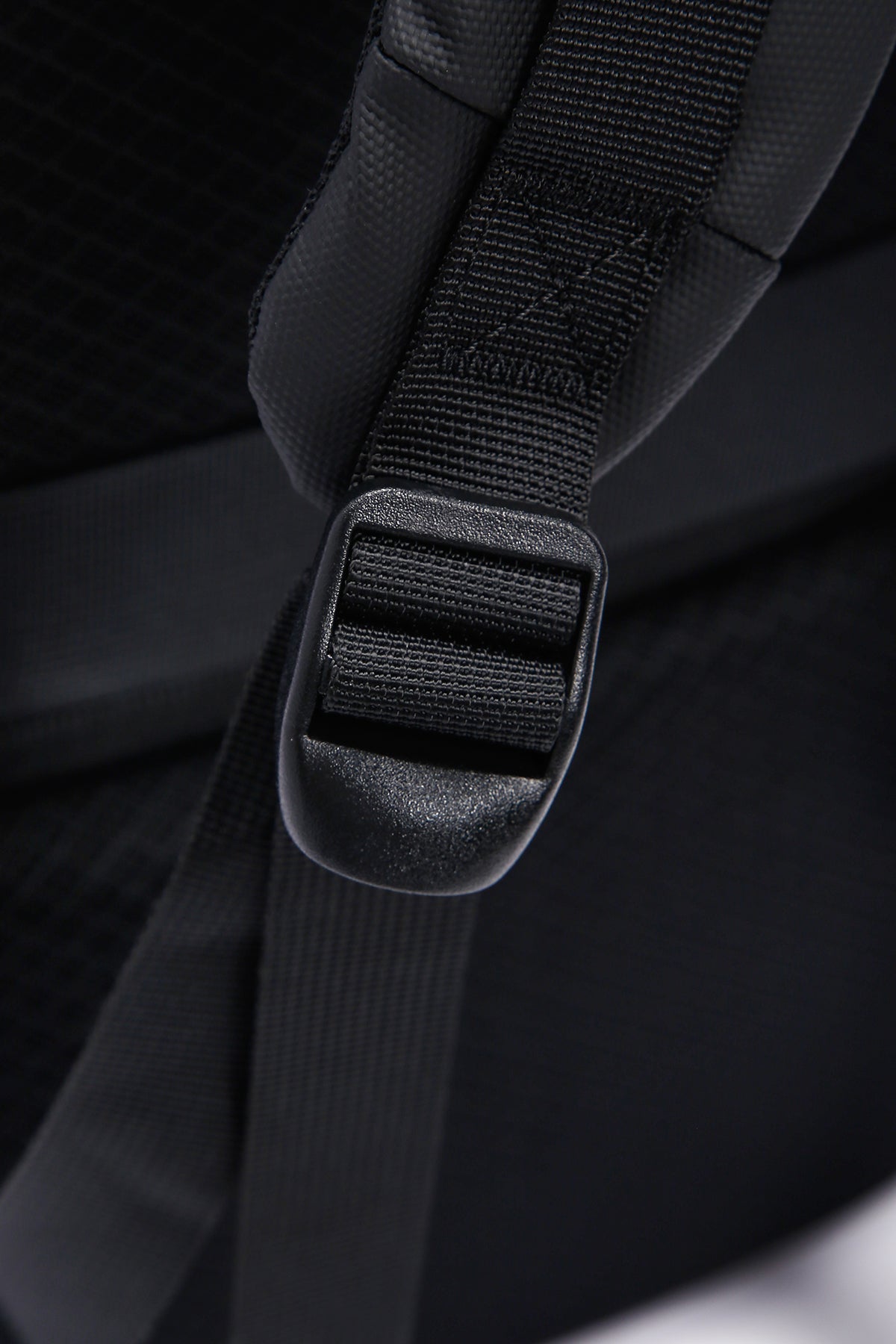 D-pack Erkek Siyah Teknolojik Hardcase Sırt Çantası