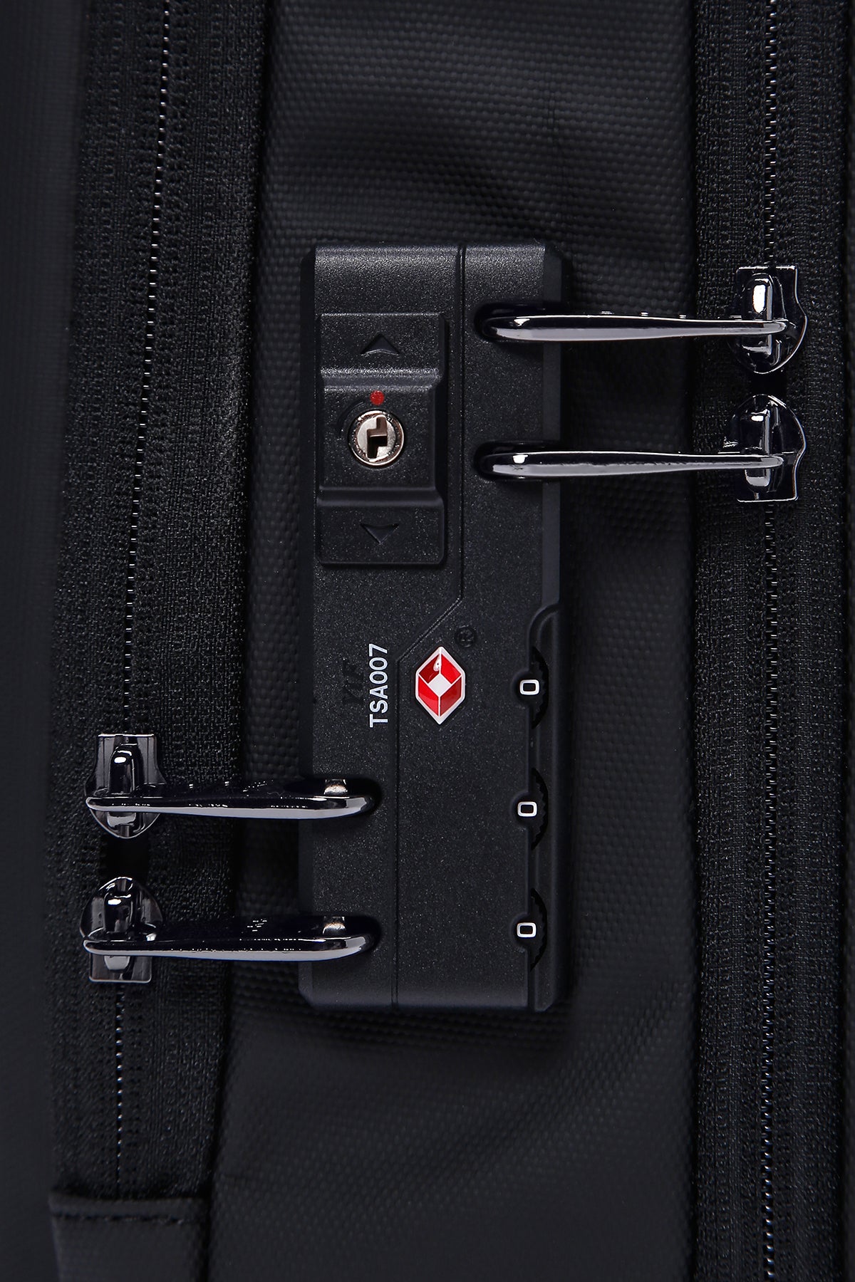D-pack Erkek Siyah Teknolojik Hardcase Sırt Çantası