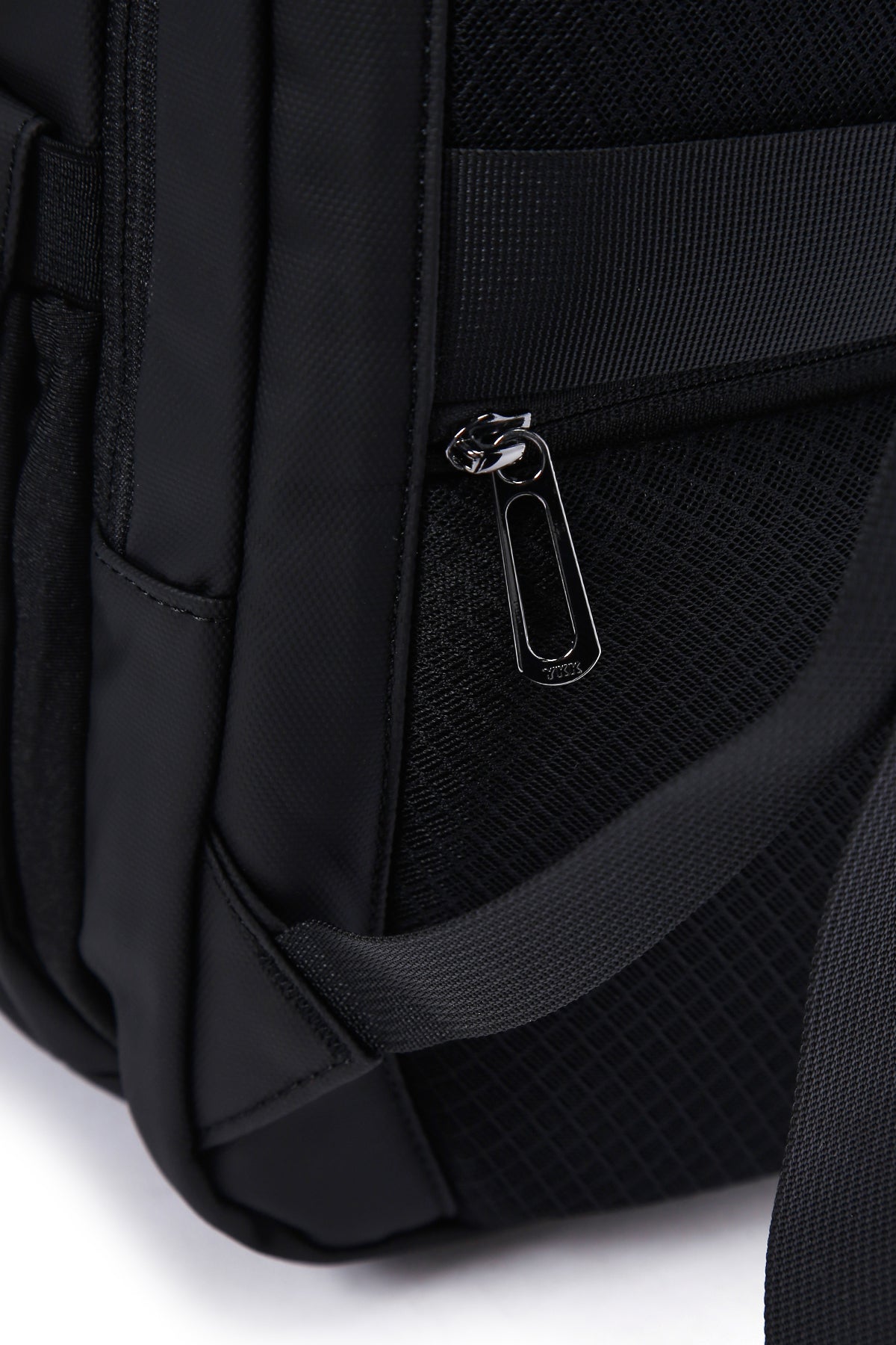 D-pack Erkek Siyah Teknolojik Kumaş Hardcase Sırt Çantası