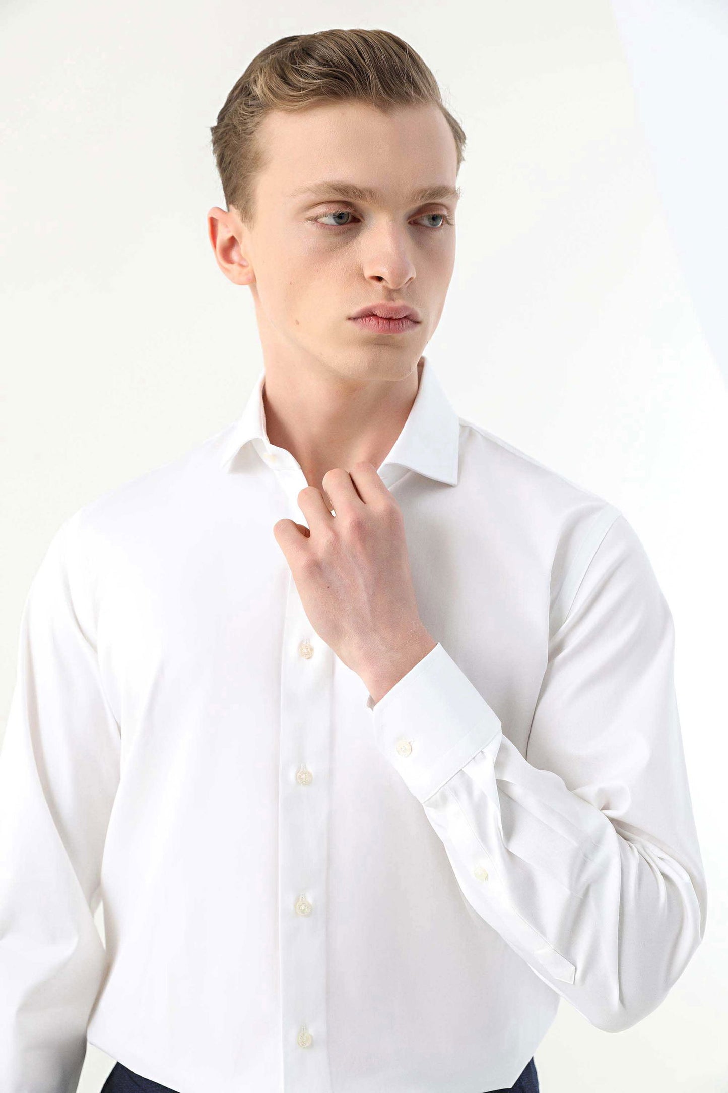 Damat Slim Fit Beyaz Düz Nano Care Gömlek