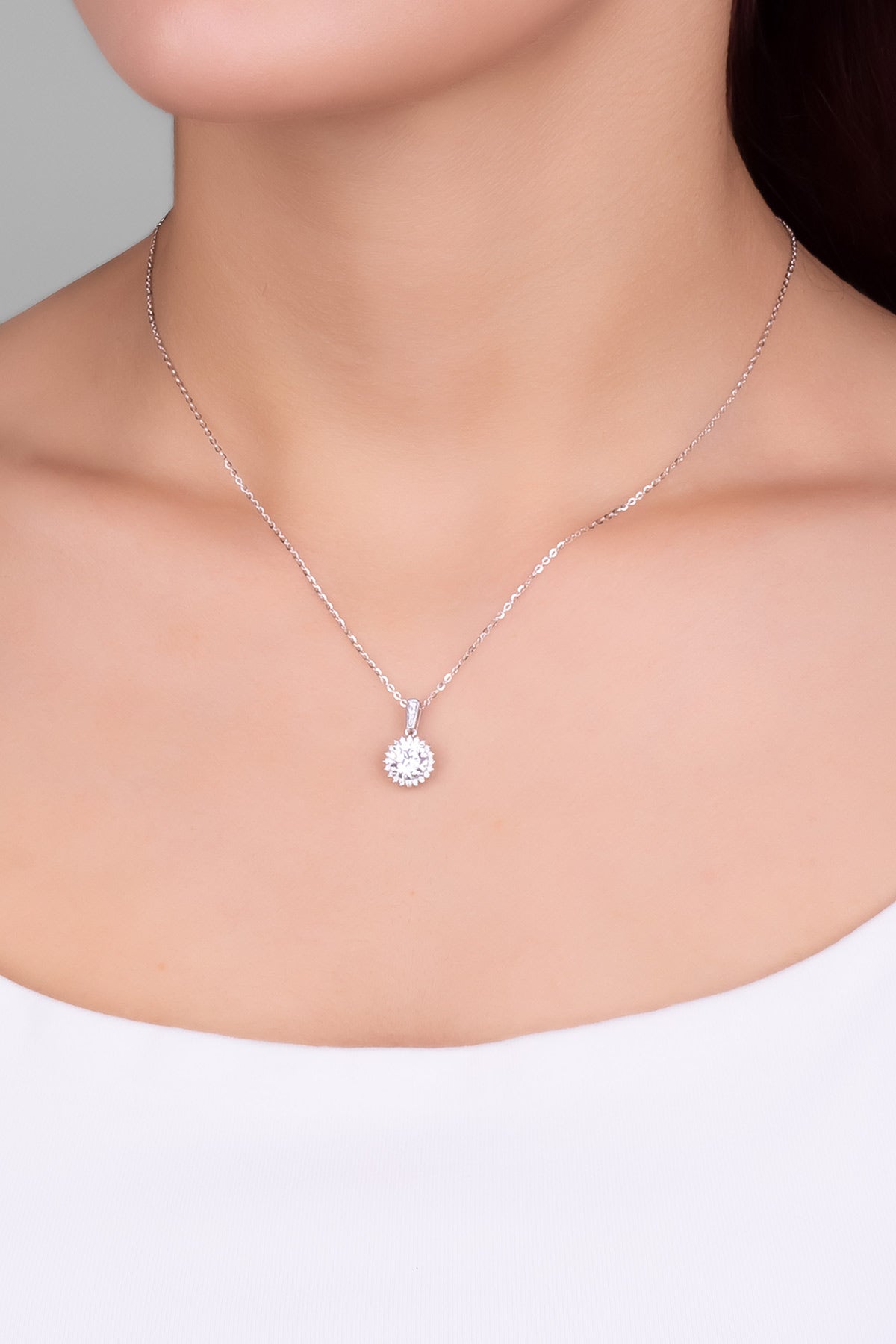 Mozanit Şıklığı 18 Ayar Beyaz Altın Kaplama 44 Cm Gümüş Kolye 5096970199