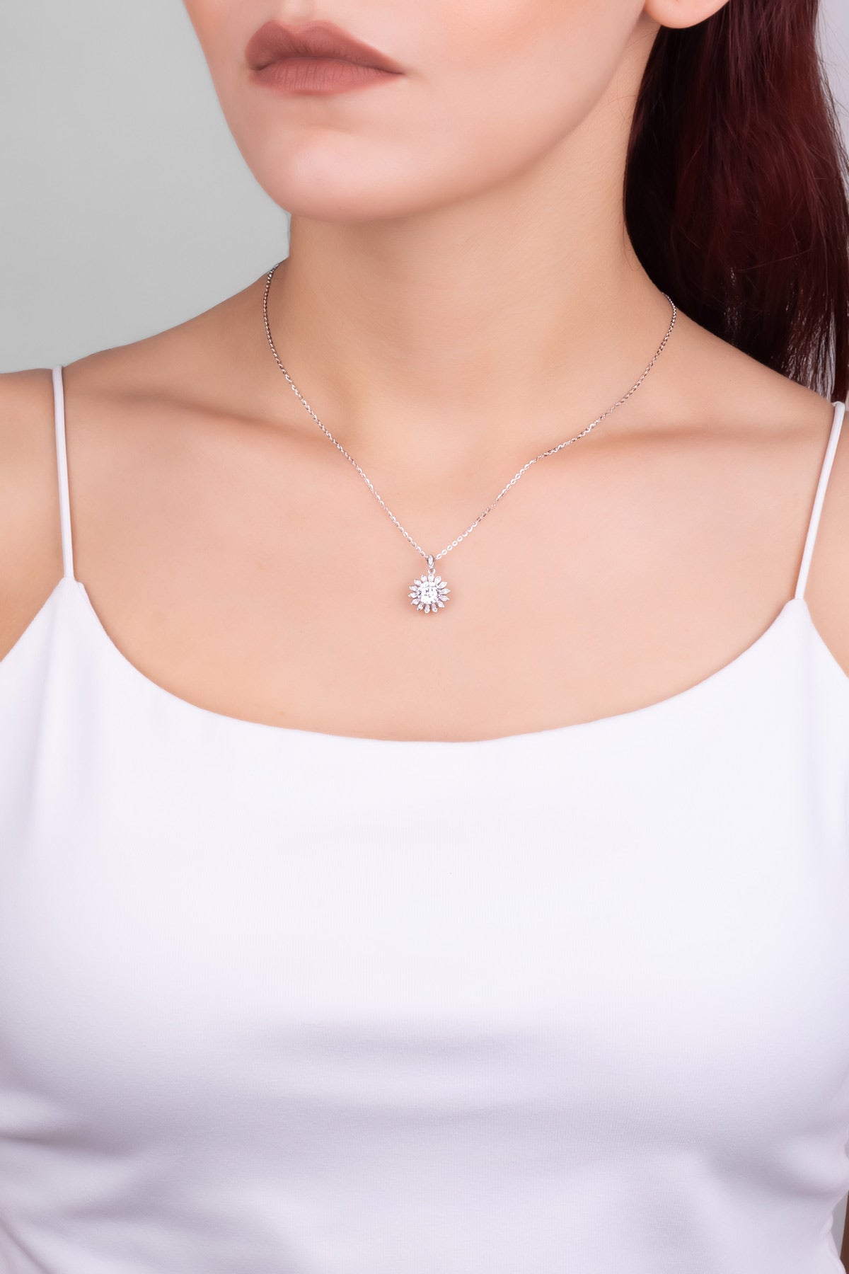 Ay Çiçeği Mozanit 18 Ayar Beyaz Altın Kaplama 44 Cm Gümüş Kolye 5096990199