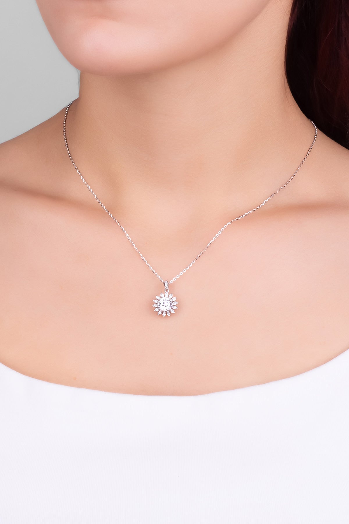 Ay Çiçeği Mozanit 18 Ayar Beyaz Altın Kaplama 44 Cm Gümüş Kolye 5096990199