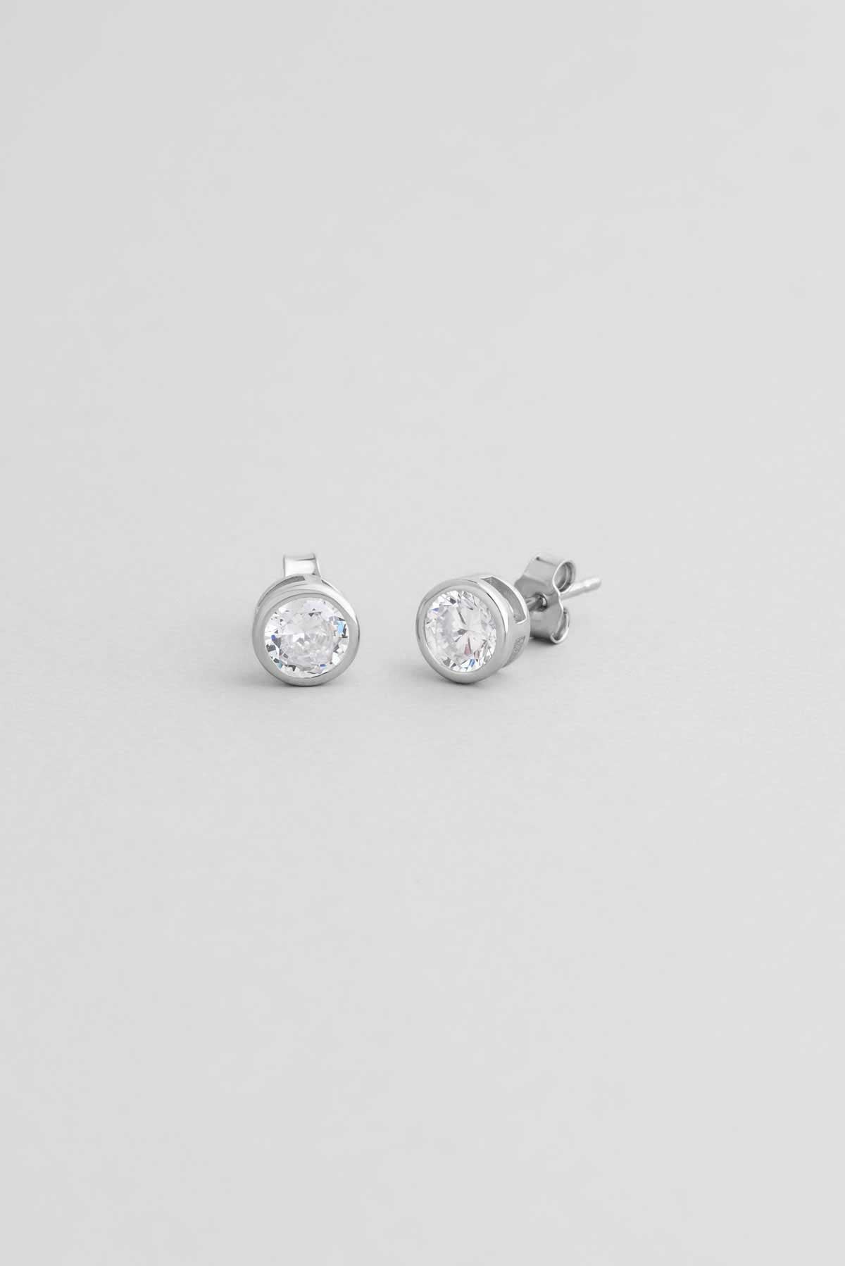 Beyaz Taşlı 18 Ayar Beyaz Altın Kaplama Unisex Gümüş Tek Taş Küpe 5134300199