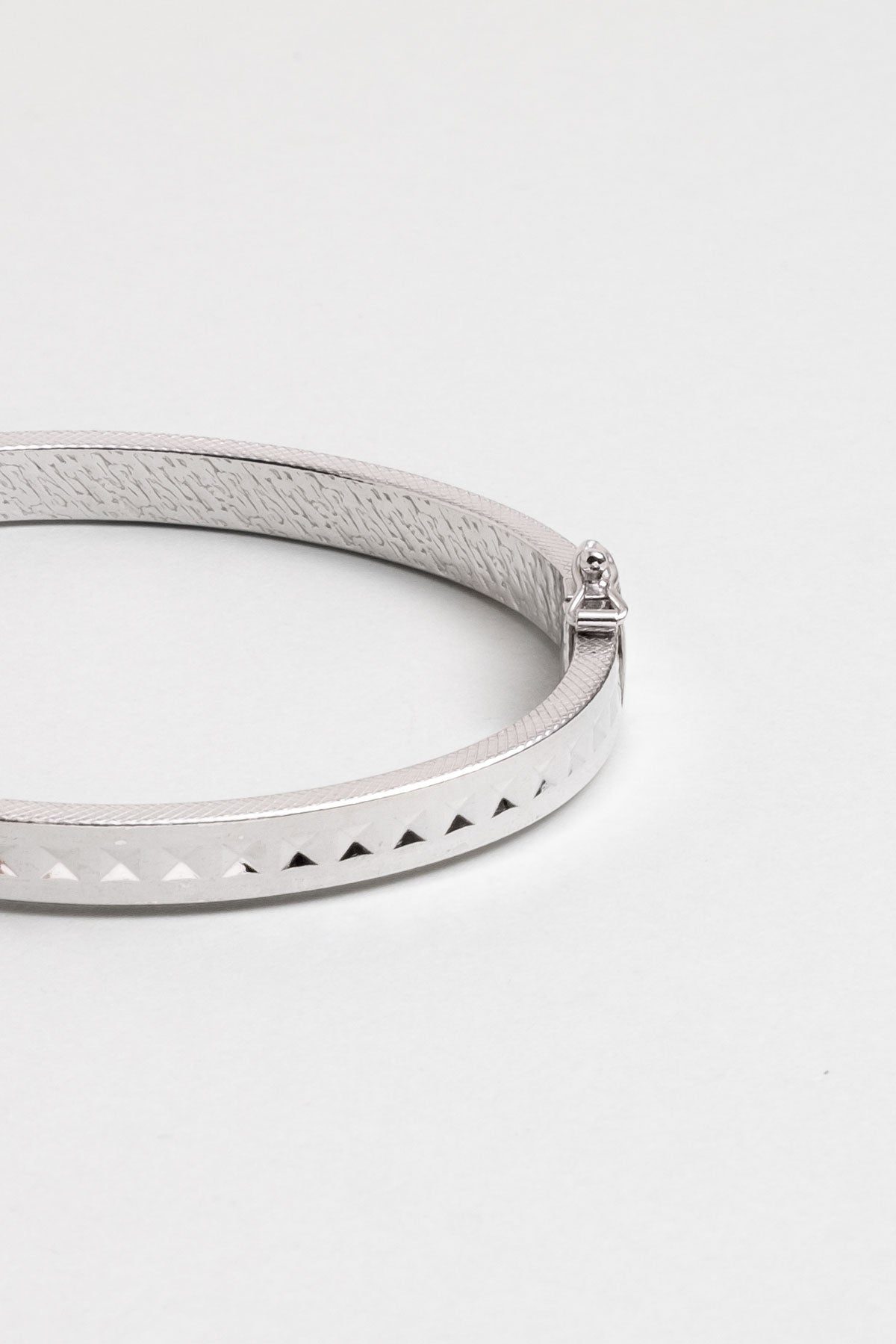 Italyan Tasarım 18 Ayar Beyaz Altın Kaplama Gümüş Kelepçe Bileklik 5154489999