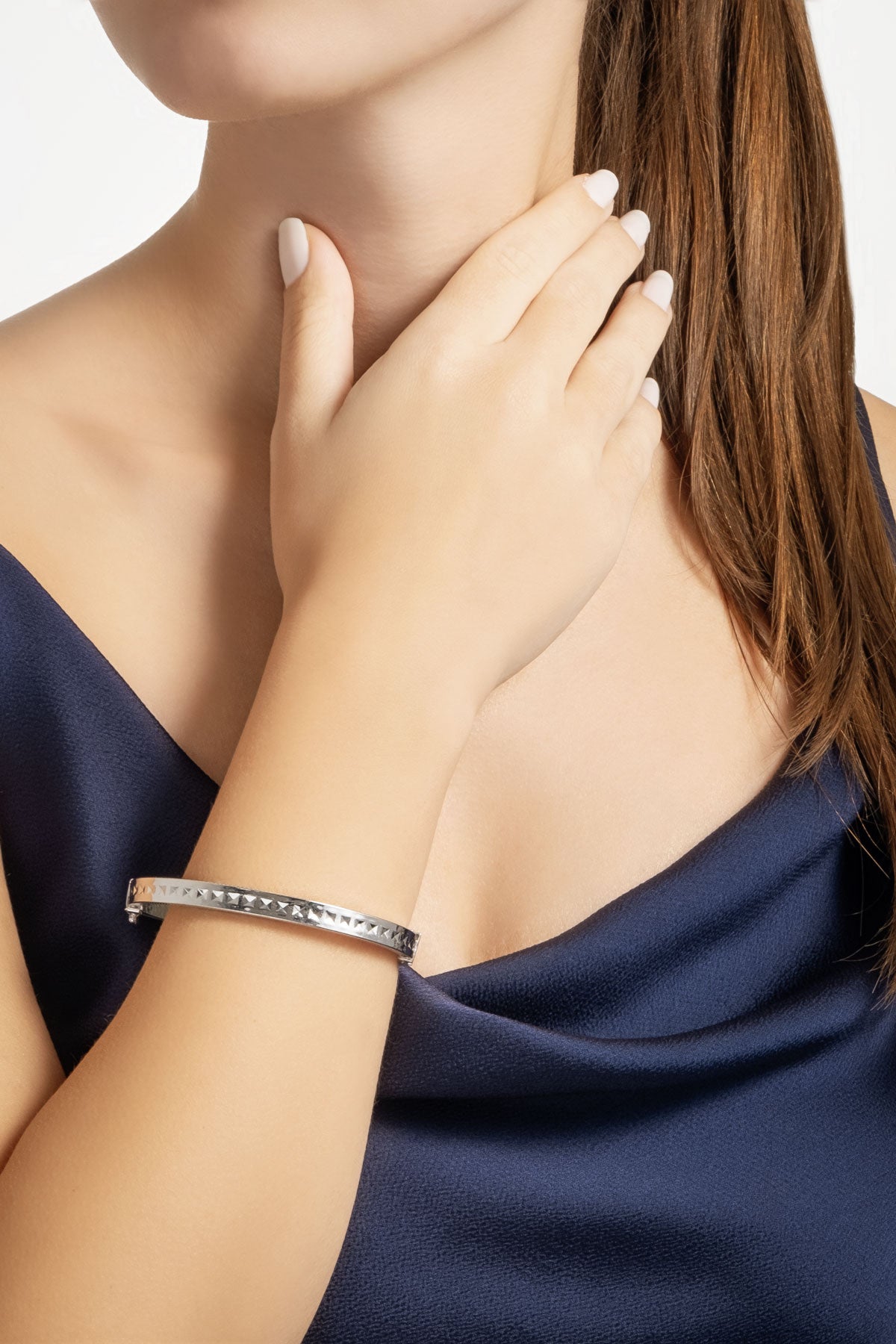 Italyan Tasarım 18 Ayar Beyaz Altın Kaplama Gümüş Kelepçe Bileklik 5154489999