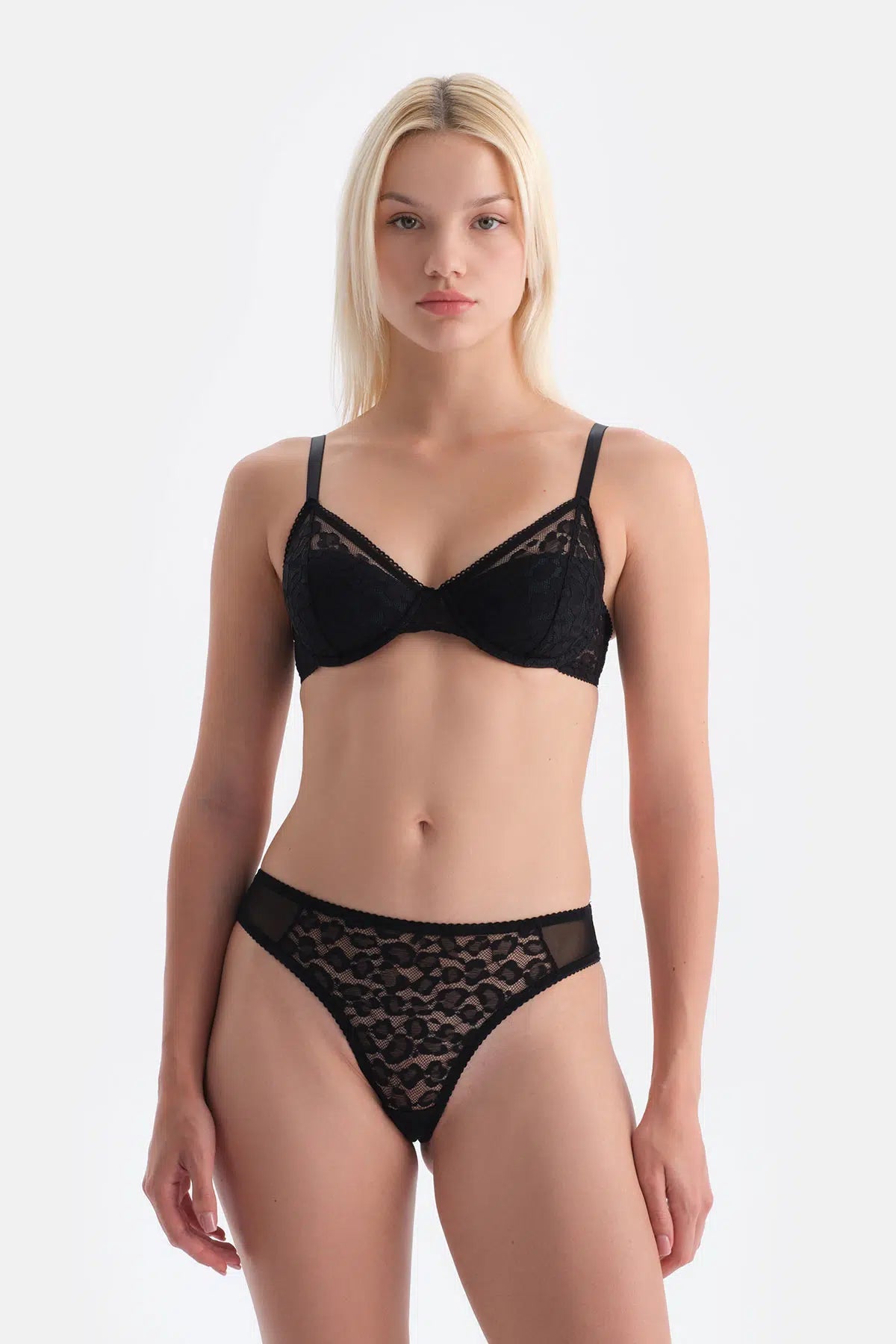 Siyah Dantelli Brazilian Külot