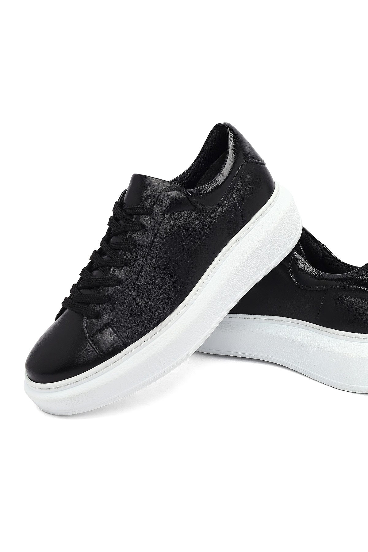 Kadın Siyah Bağcıklı Kalın Taban Deri Sneaker