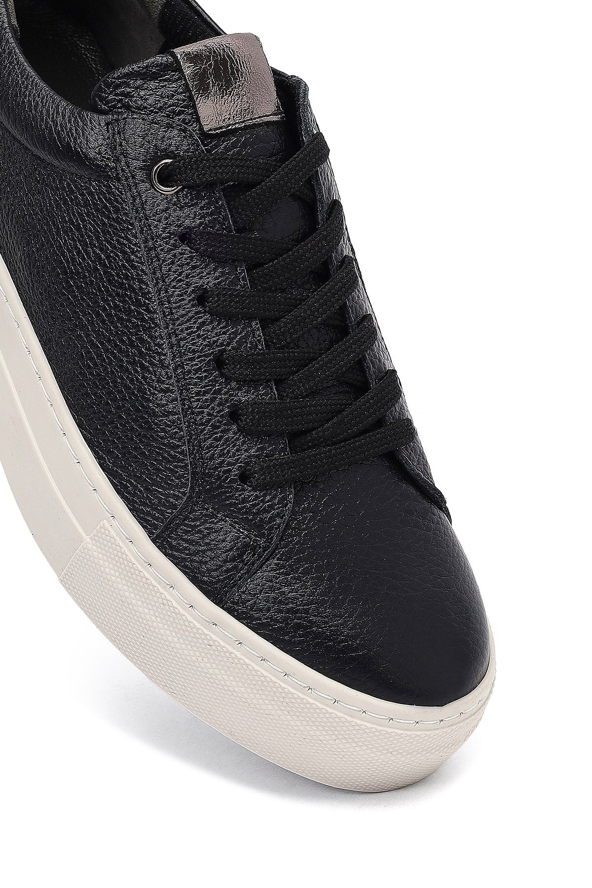 Kadın Siyah Bağcıklı Kalın Tabanlı Deri Sneaker