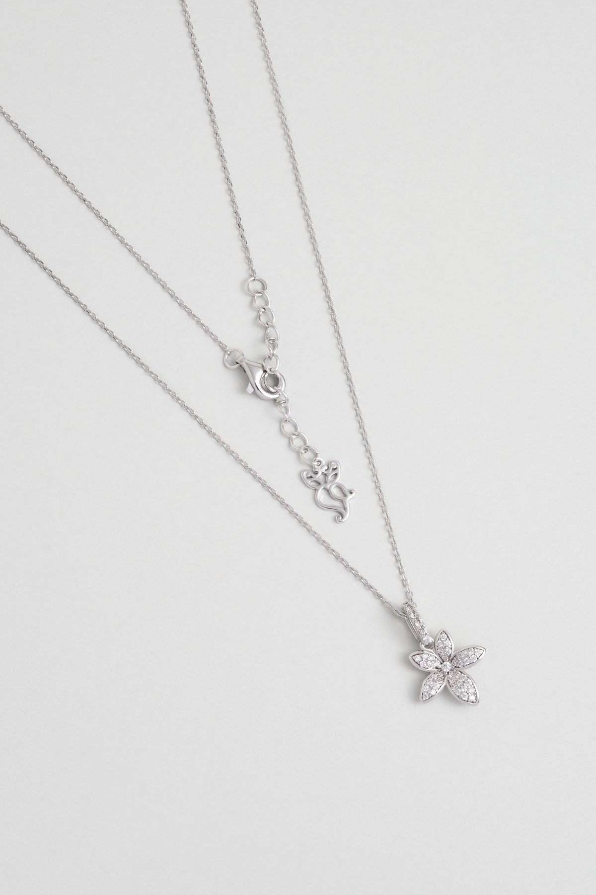 Işıltılı Çiçek 18 Ayar Beyaz Altın Kaplama 45 Cm Gümüş Kolye 5164930199