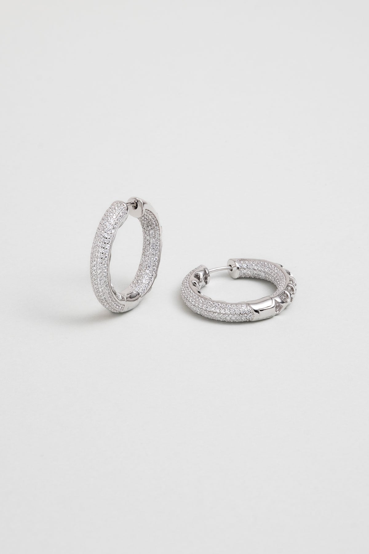 Klasik 18 Ayar Beyaz Altın Kaplama Gümüş Halka Küpe 5165990199