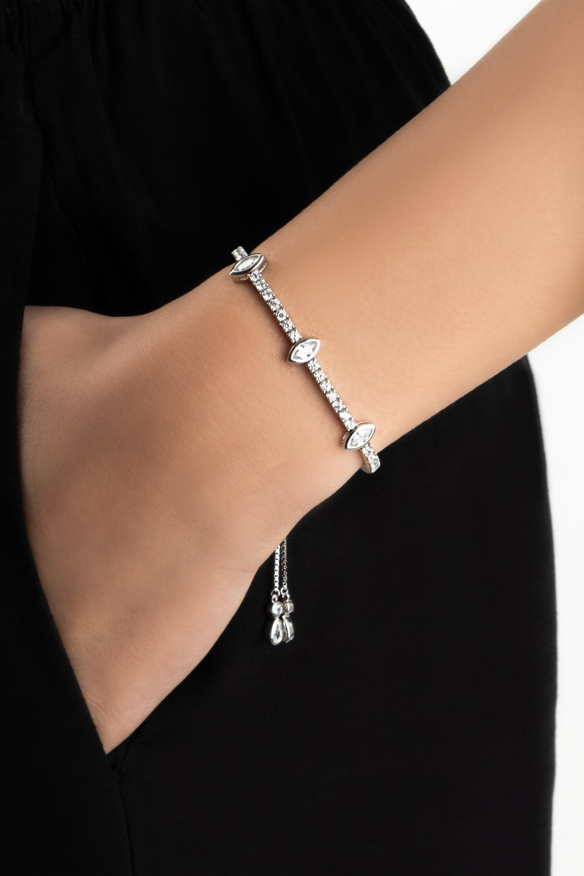 Markiz Taşlı 18 Ayar Beyaz Altın Kaplama Ayarlanabilir Gümüş Su Yolu Bileklik 5174000199