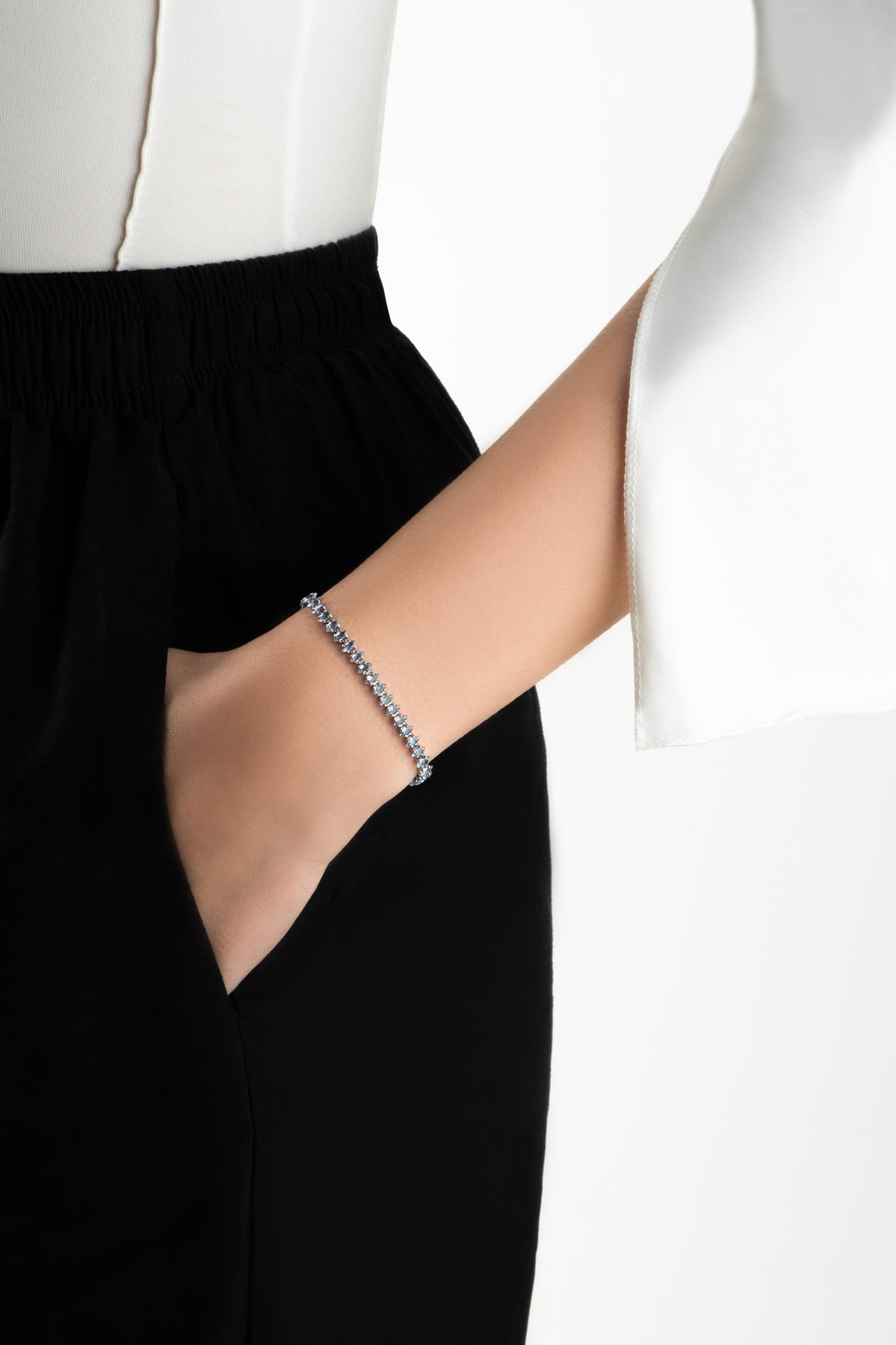 Mavi Aura 18 Ayar Beyaz Altın Kaplama Ayarlanabilir Gümüş Bileklik 5178260599