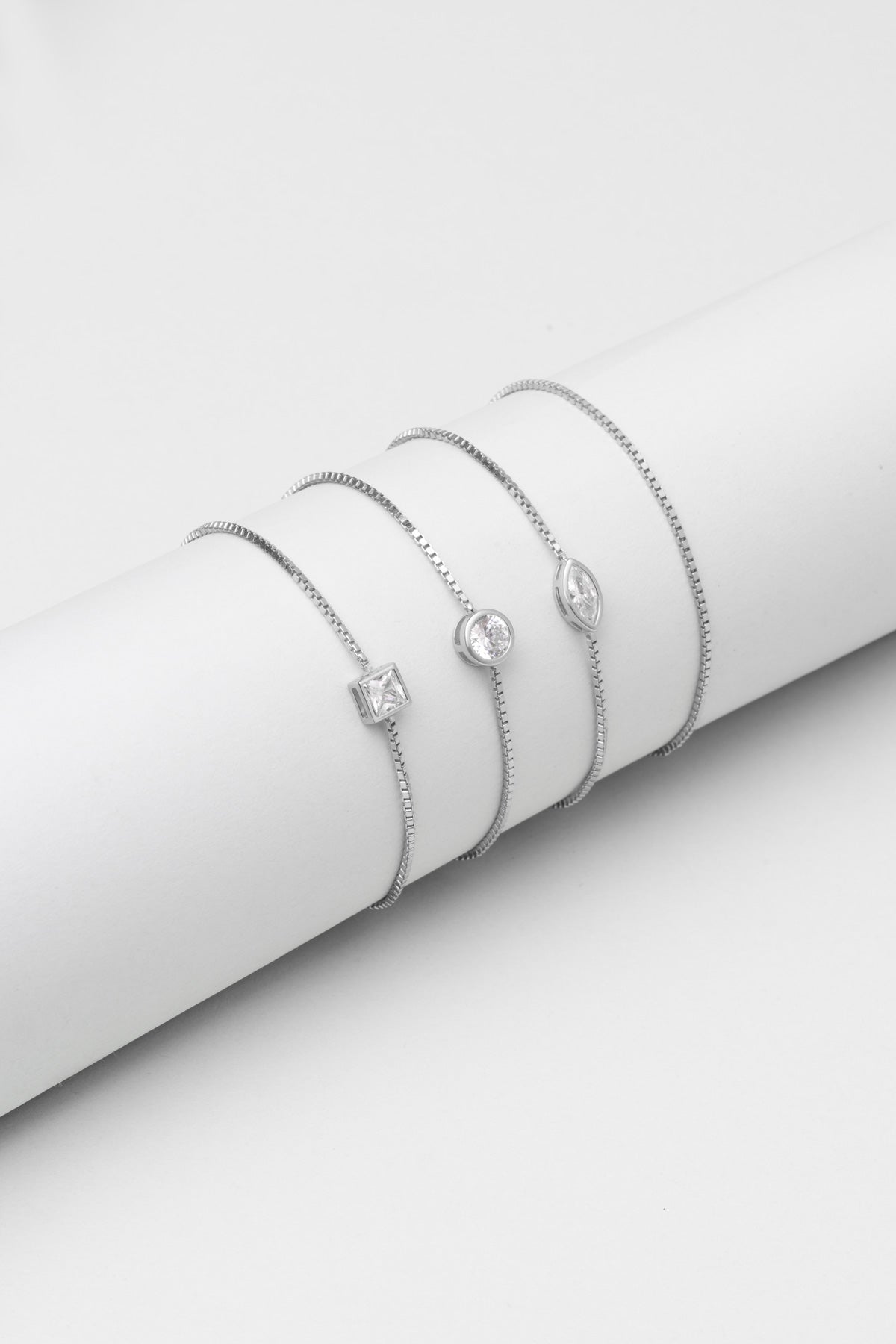 Noa 18 Ayar Beyaz Altın Kaplama Ayarlanabilir Gümüş Bileklik 5203380199