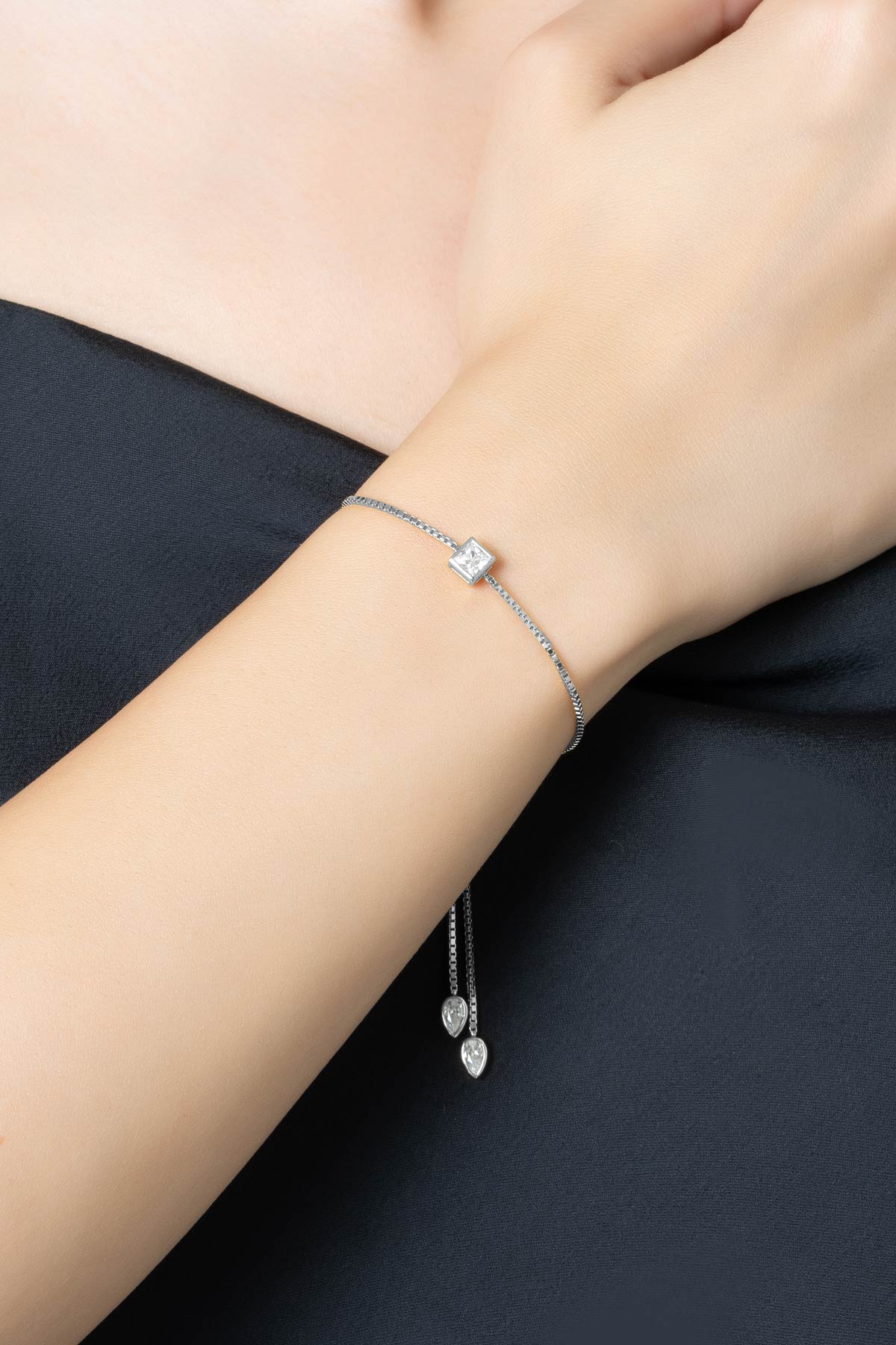 Noa 18 Ayar Beyaz Altın Kaplama Ayarlanabilir Gümüş Bileklik 5203380199