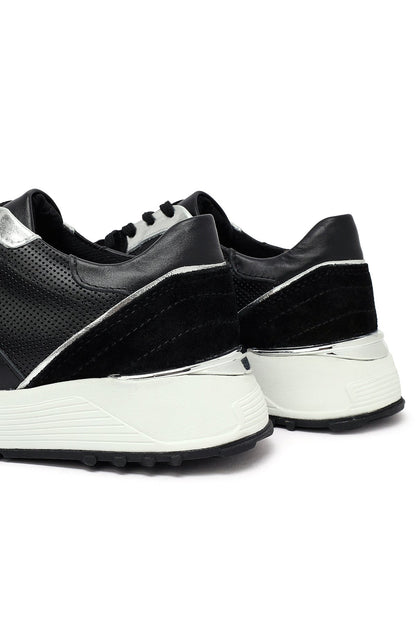Kadın Siyah Bağcıklı Kalın Tabanlı Deri Sneaker