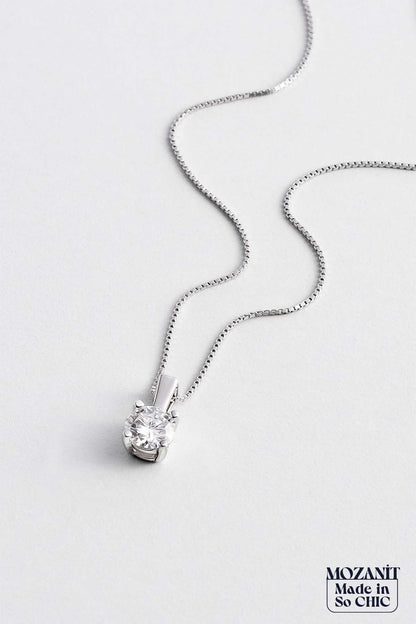Mozanit Dokunuşu 18 Ayar Beyaz Altın Kaplama 45 Cm Gümüş Tektaş Kolye 5205510199