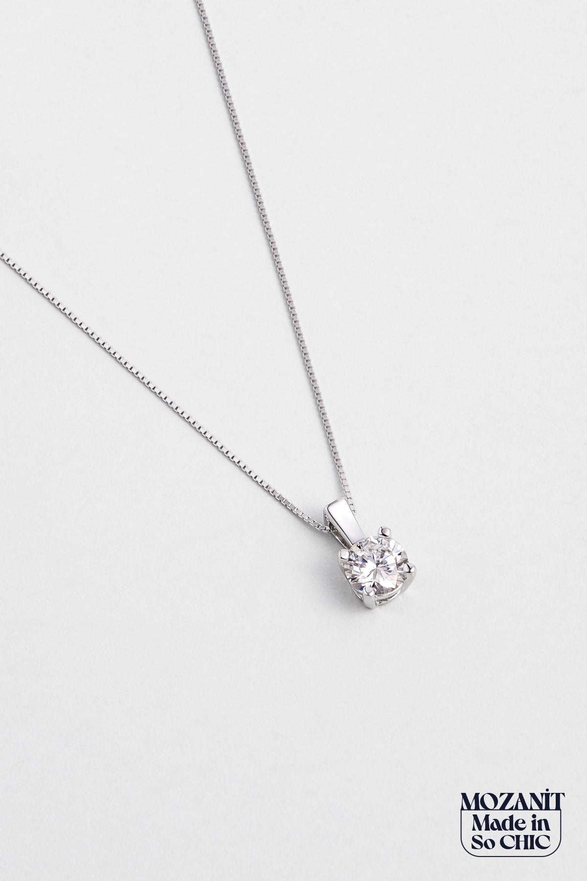 Elegant Mozanit 18 Ayar Beyaz Altın Kaplama 45 Cm Gümüş Tektaş Kolye 5205520199