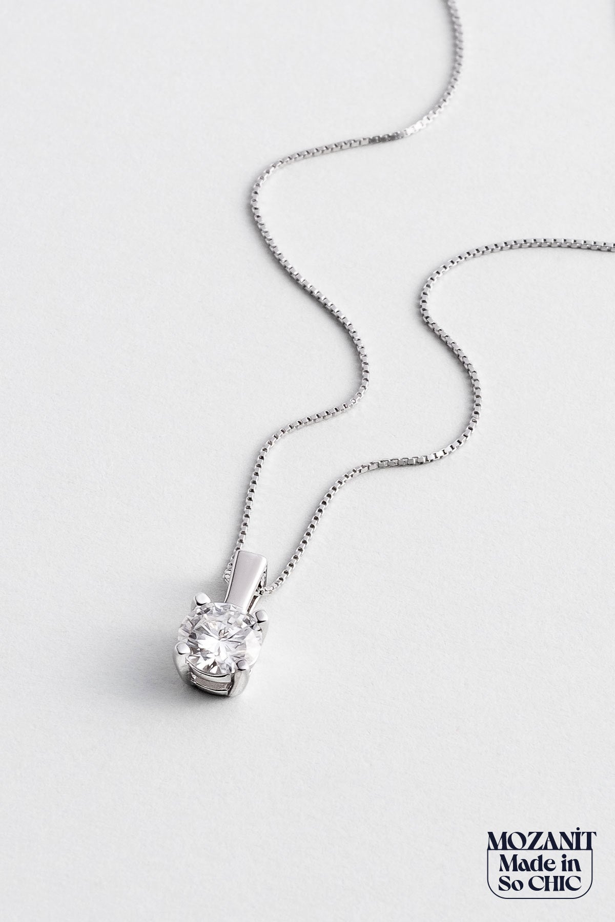 Elegant Mozanit 18 Ayar Beyaz Altın Kaplama 45 Cm Gümüş Tektaş Kolye 5205520199