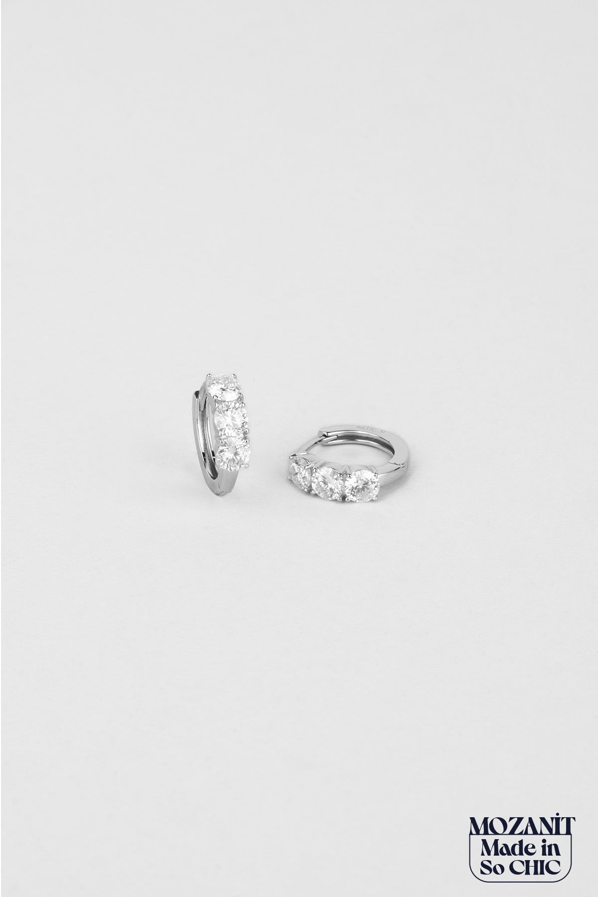 Mozanit Dokunuşu 18 Ayar Beyaz Altın Kaplama Gümüş Halka Küpe 5205980199