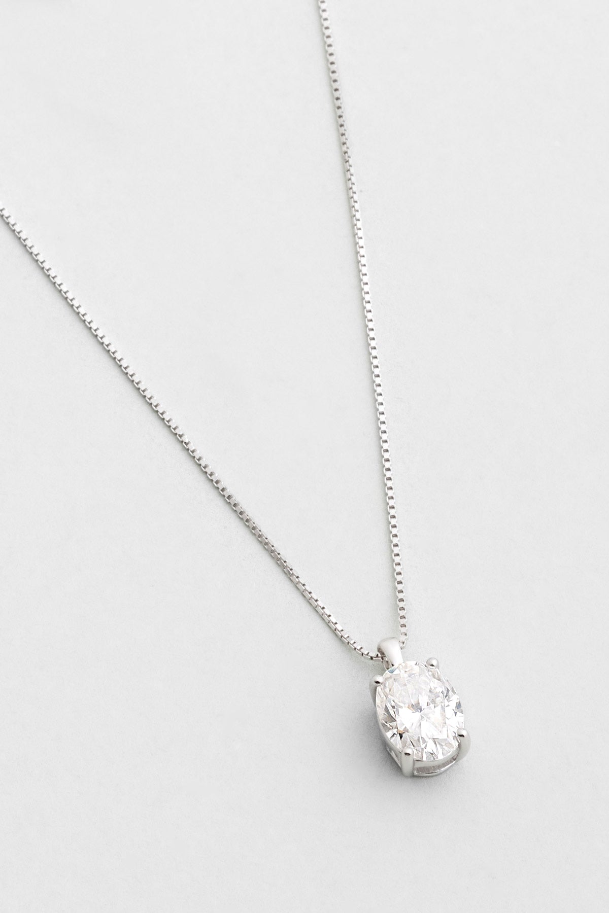 Mozanit Diana 18 Ayar Beyaz Altın Kaplama 45 Cm Gümüş Tektaş Kolye 5211120199