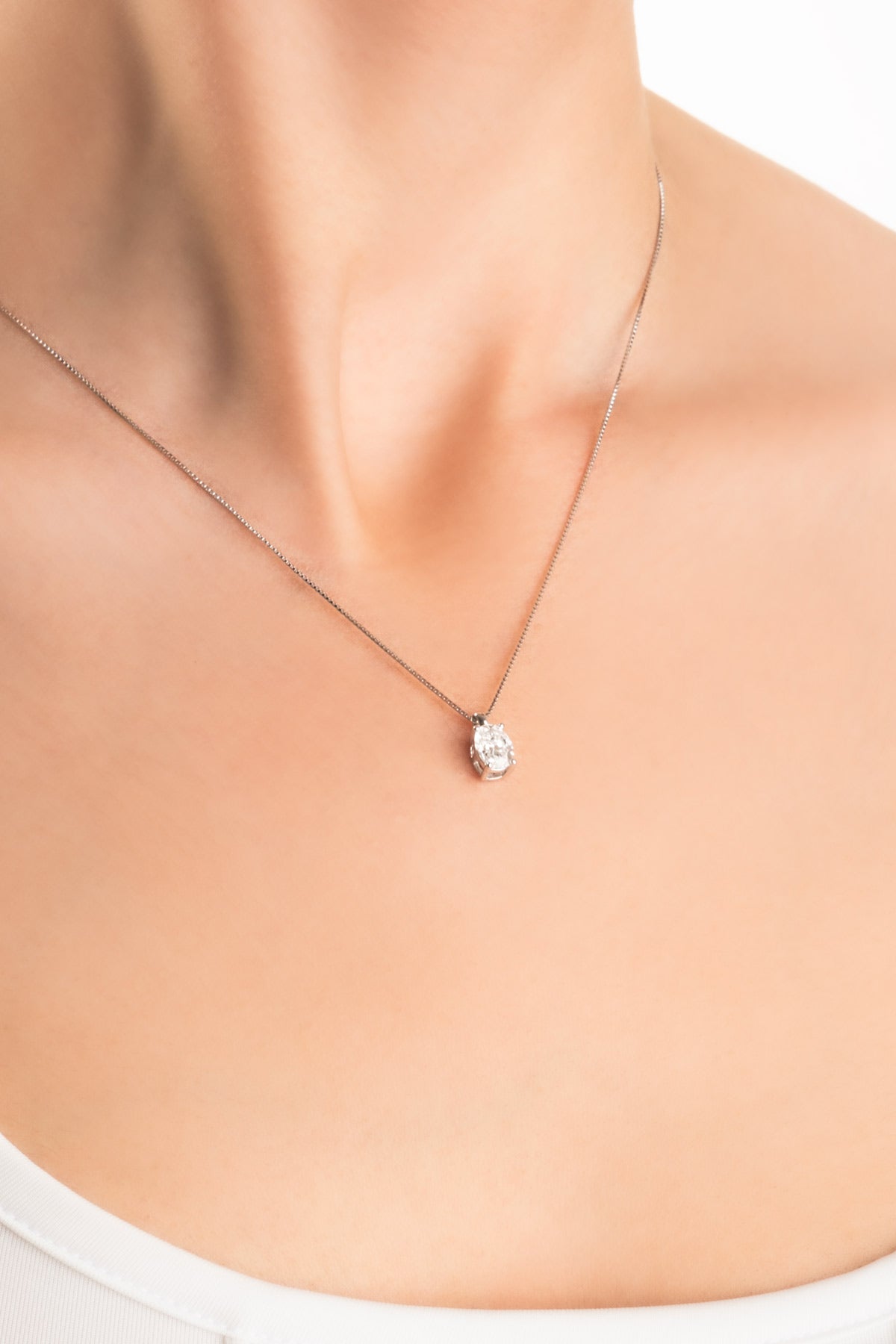 Mozanit Diana 18 Ayar Beyaz Altın Kaplama 45 Cm Gümüş Tektaş Kolye 5211120199