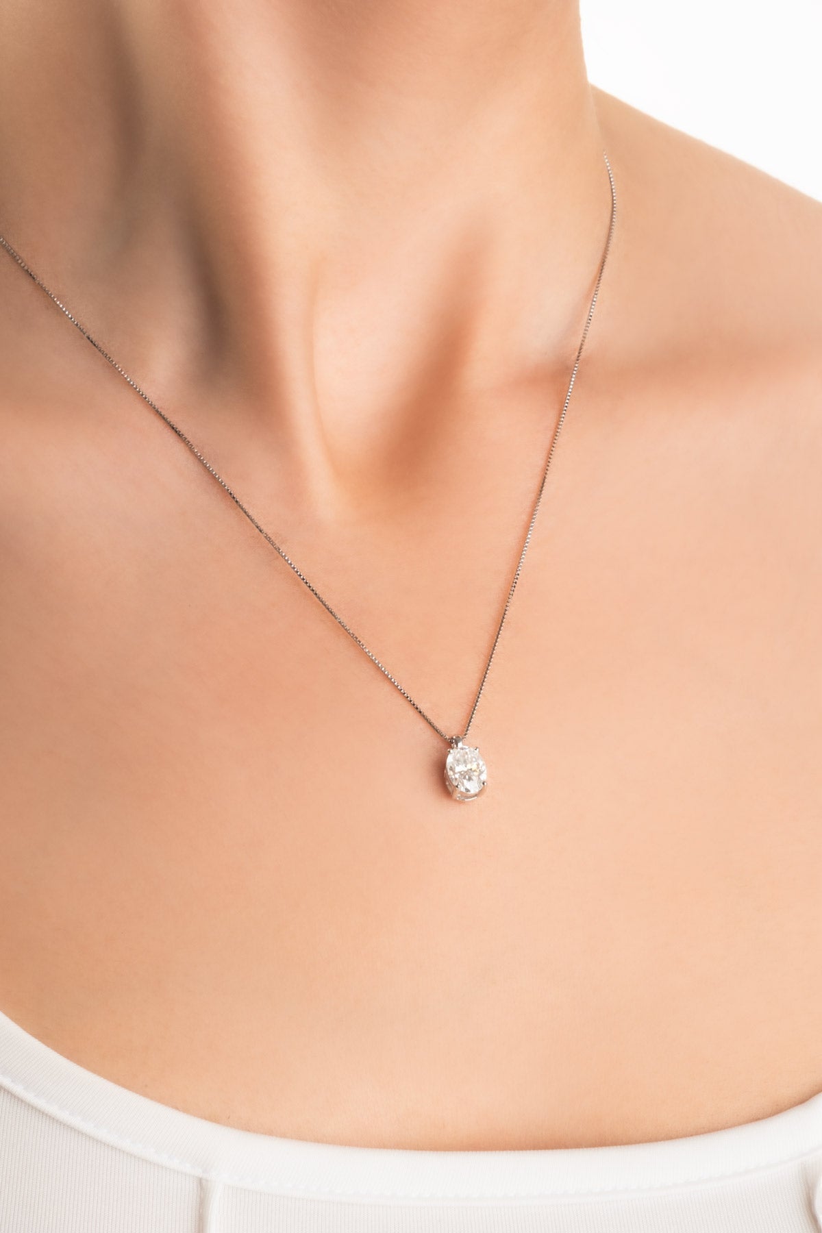 Mozanit Büyüsü 18 Ayar Beyaz Altın Kaplama 44 Cm Gümüş Kolye 5211130199