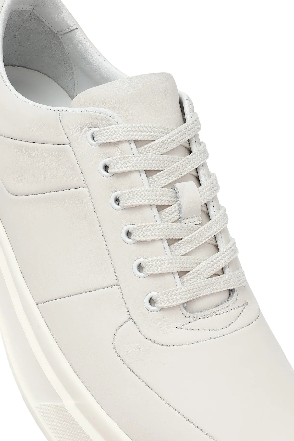 Erkek Beyaz Bağcıklı Kalın Tabanlı Deri Sneaker