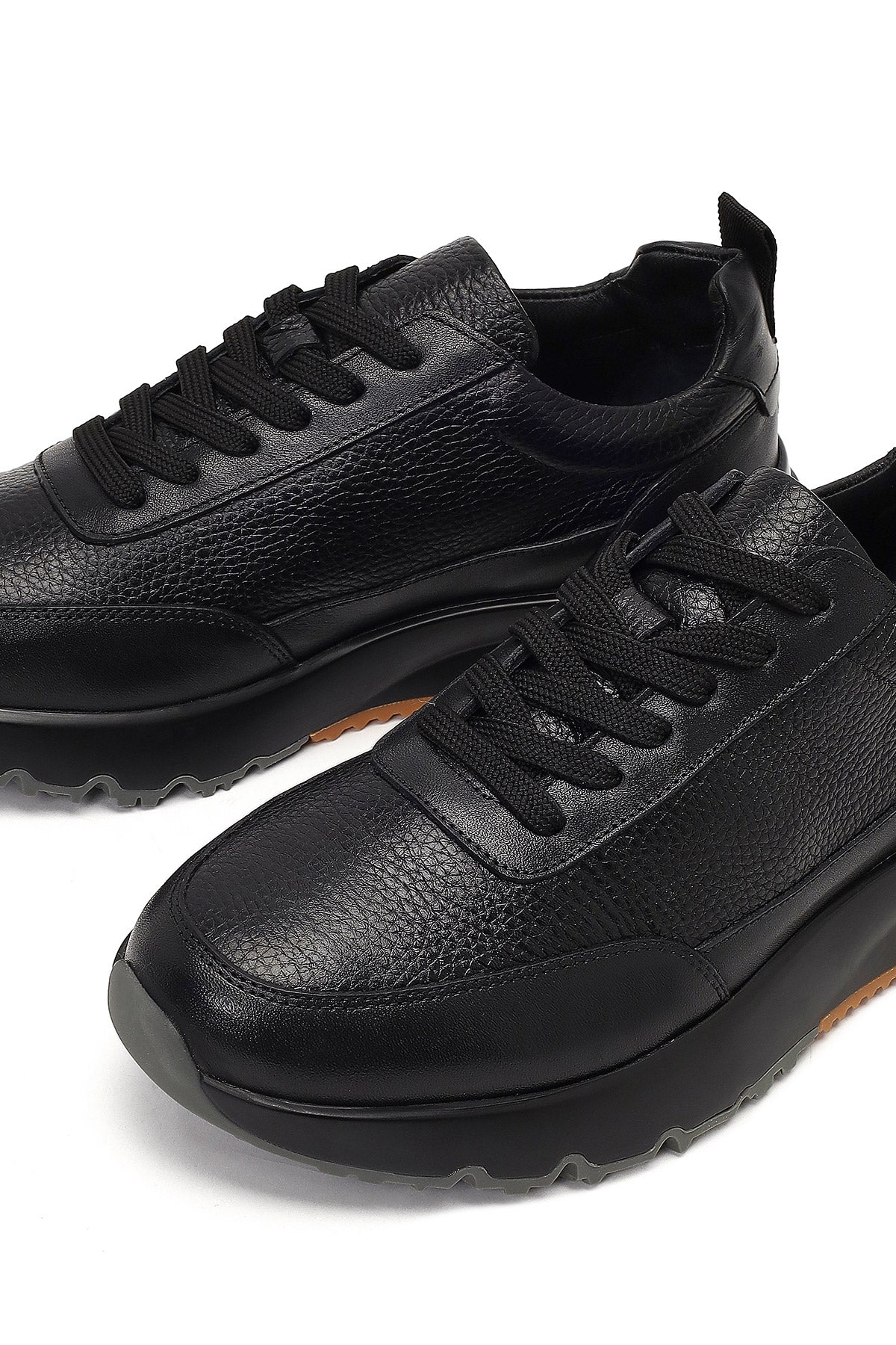 Erkek Siyah Bağcıklı Kalın Tabanlı Deri Sneaker
