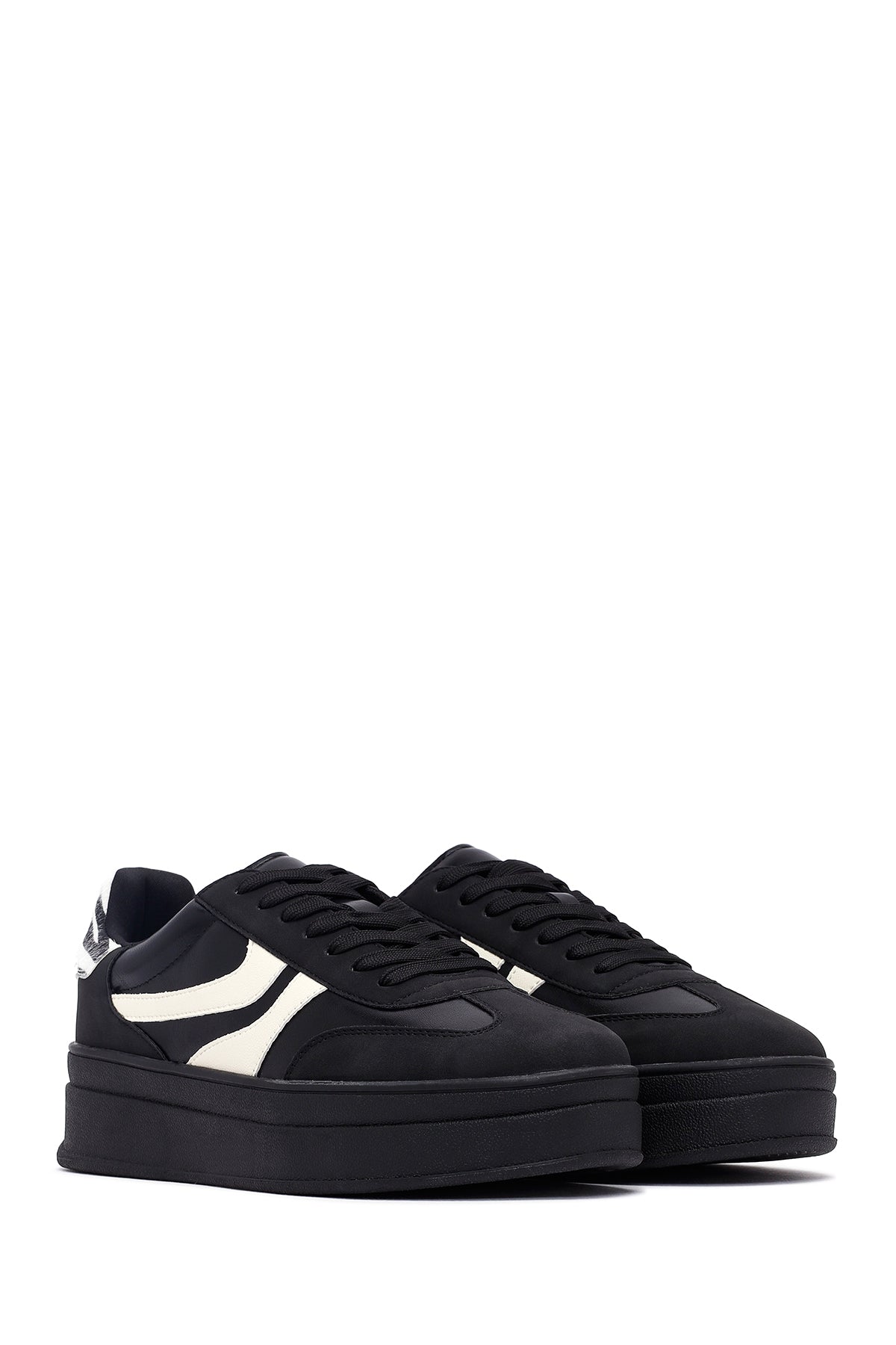 Kadın Siyah Bağcıklı Kalın Tabanlı Sneaker