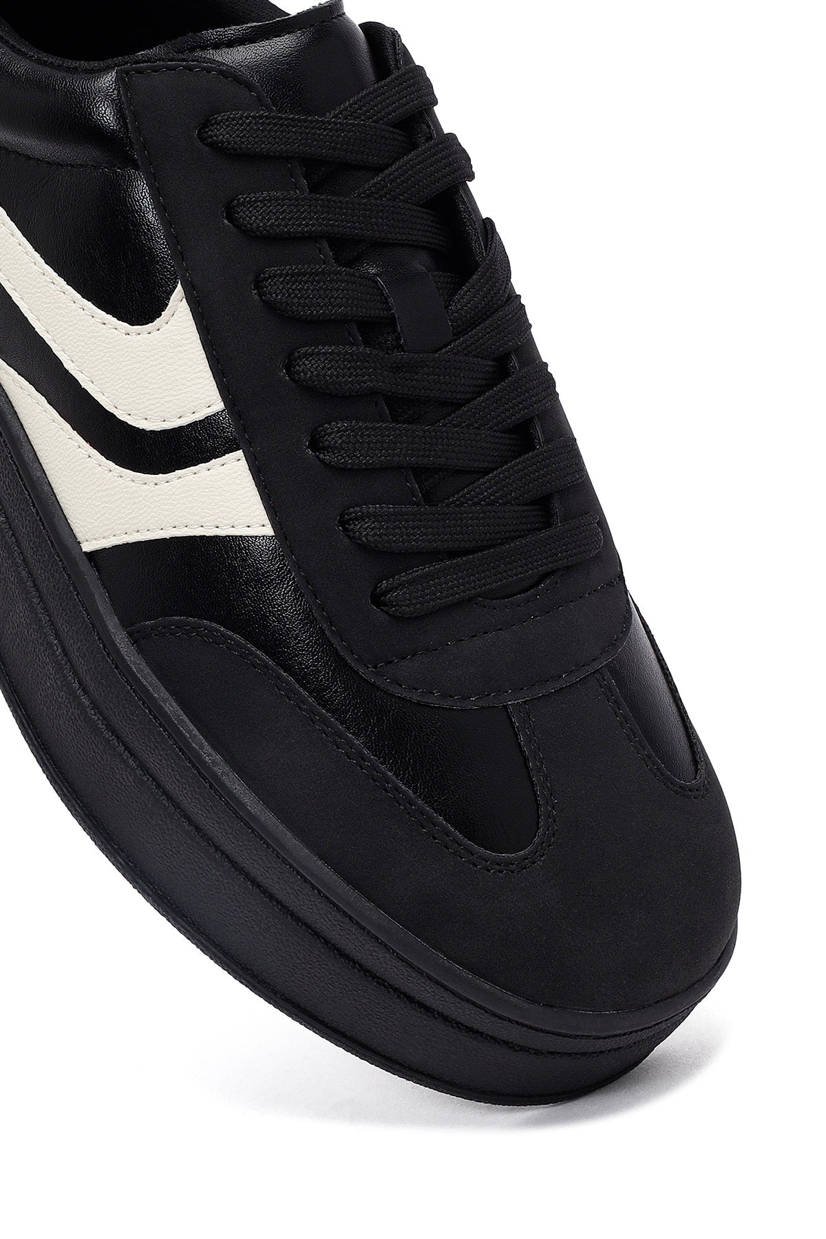 Kadın Siyah Bağcıklı Kalın Tabanlı Sneaker