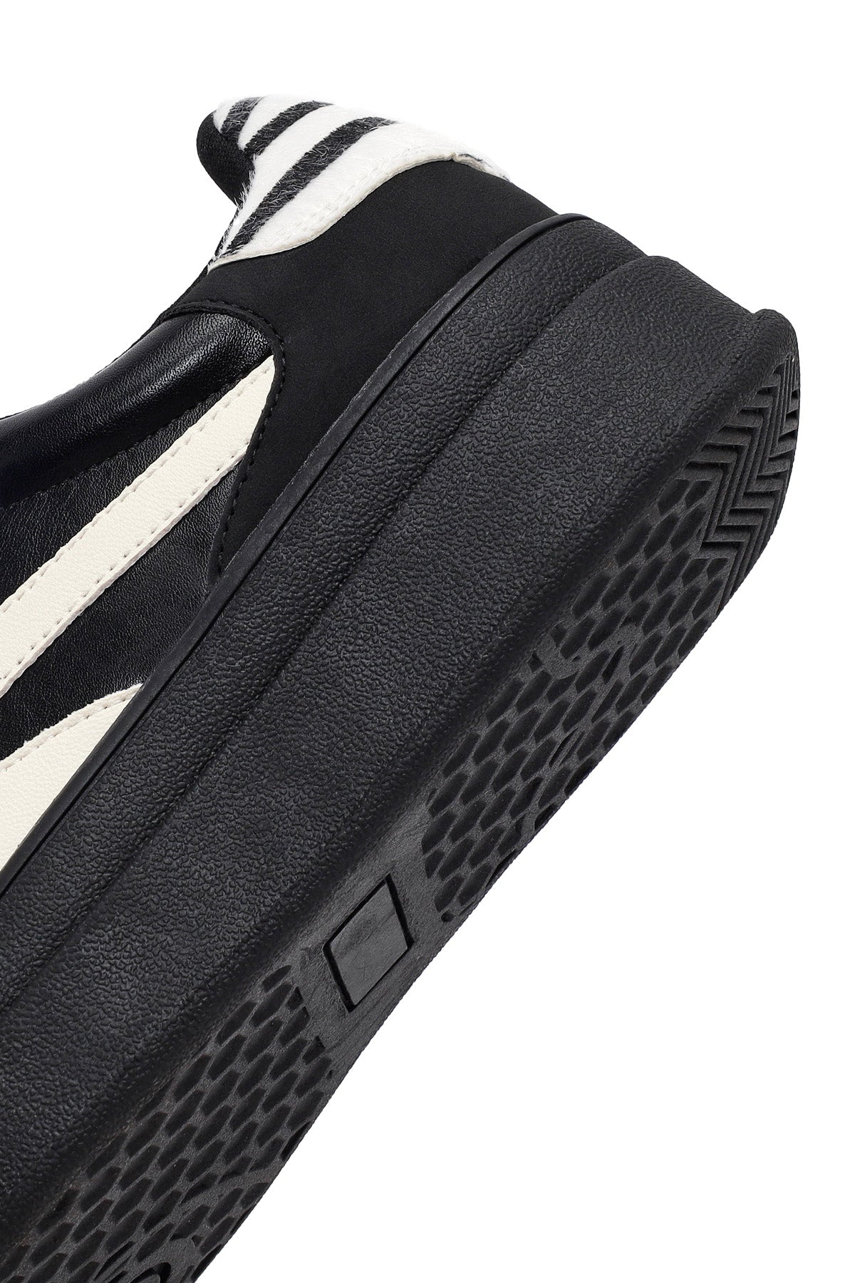 Kadın Siyah Bağcıklı Kalın Tabanlı Sneaker