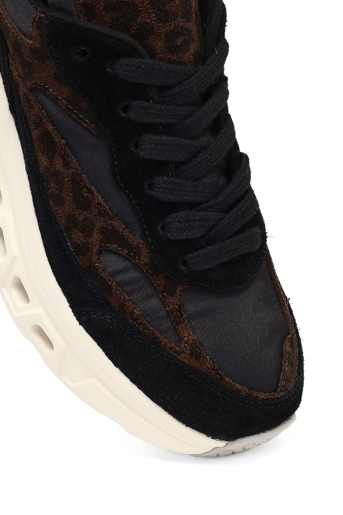 Kadın Siyah Bağcıklı Kalın Tabanlı Deri Sneaker