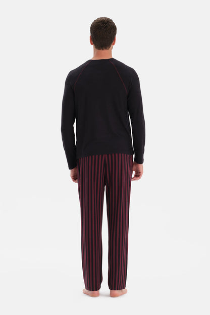 Siyah Dikiş Detaylı Ve Patlı Termal Tişört Pantolon Pijama Takımı