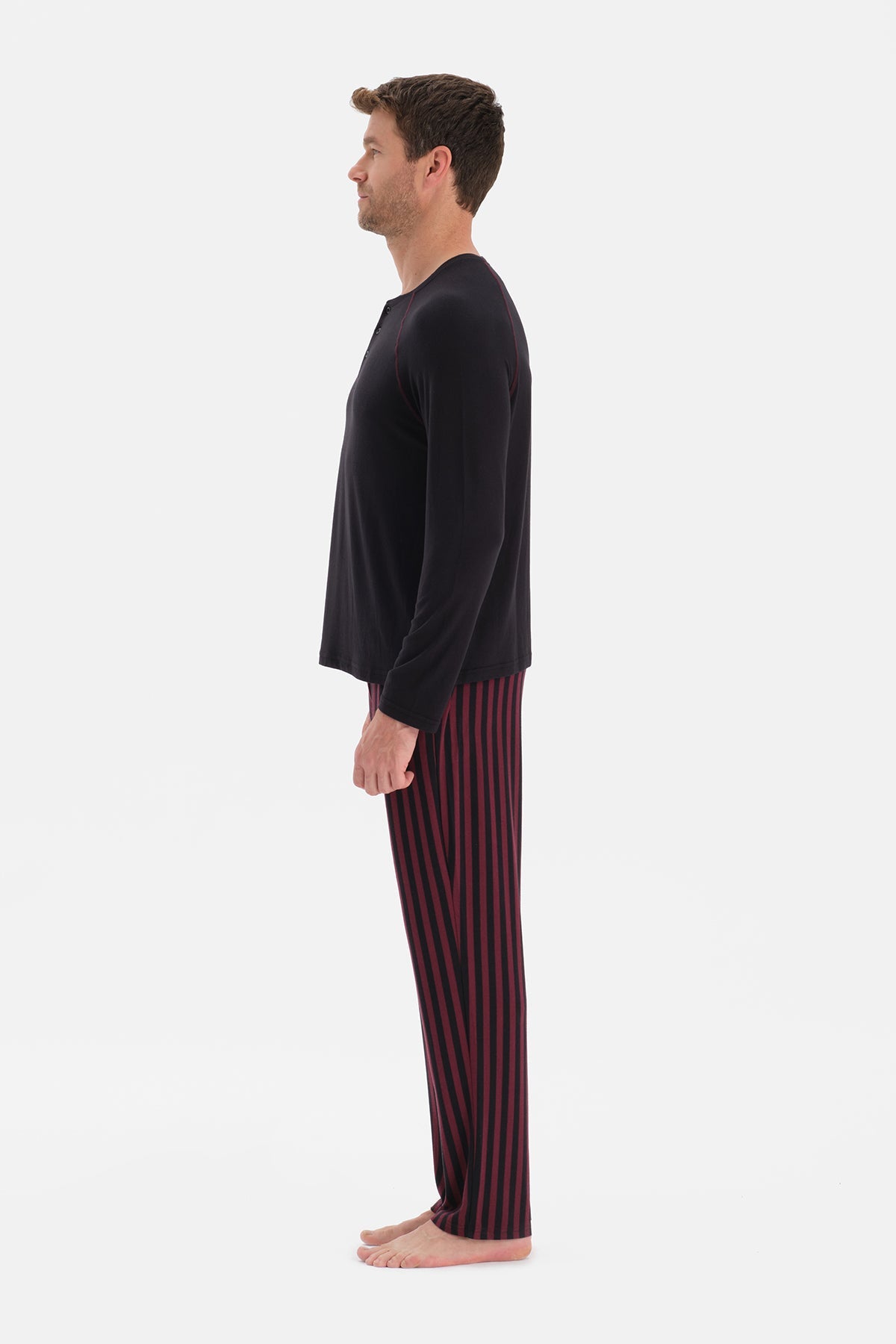 Siyah Dikiş Detaylı Ve Patlı Termal Tişört Pantolon Pijama Takımı