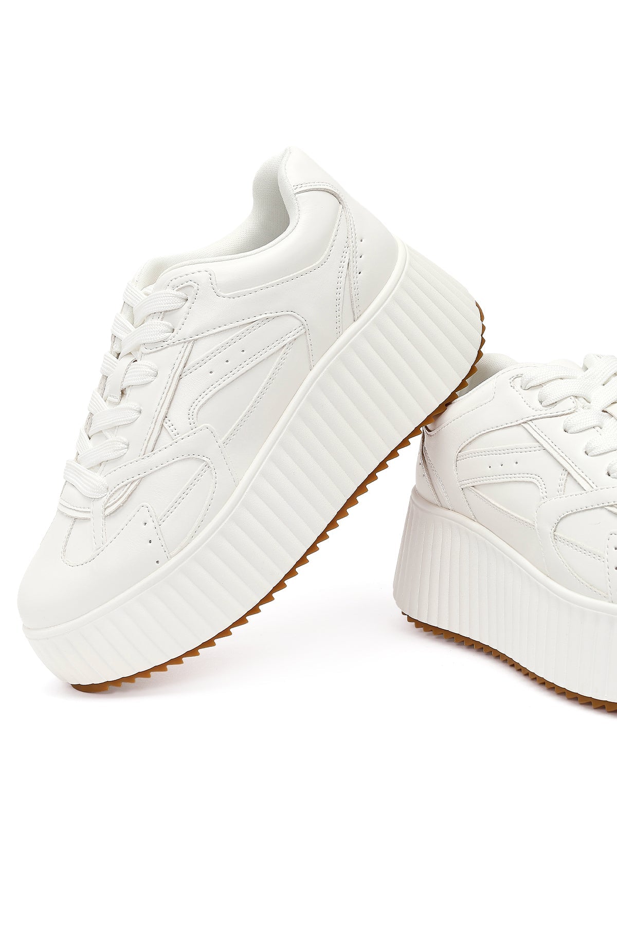 Kadın Beyaz Kalın Tabanlı Bağcıklı Sneaker