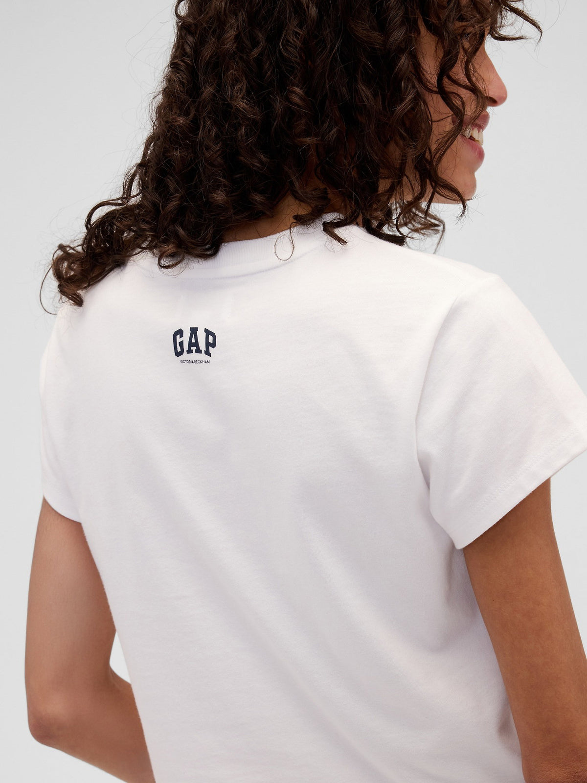 Beyaz Gap × Victoria Beckham Organik Pamuk Logo Crop T-shirt