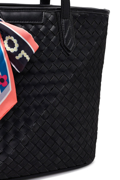 Kadın Siyah Uzun Askılı Aksesuarlı Örgü Omuz Çantası