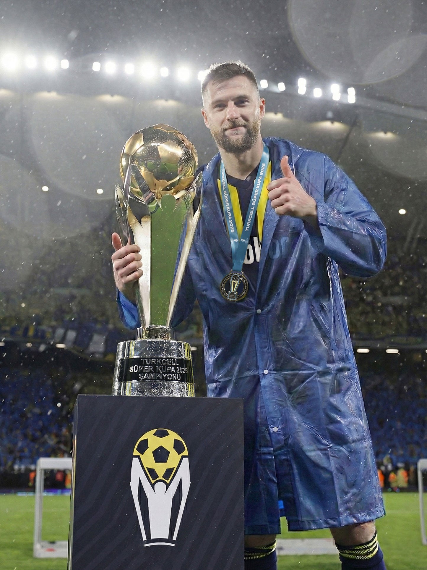 Fenerbahçe Koyu Lacivert Süper Kupa Yağmurluk