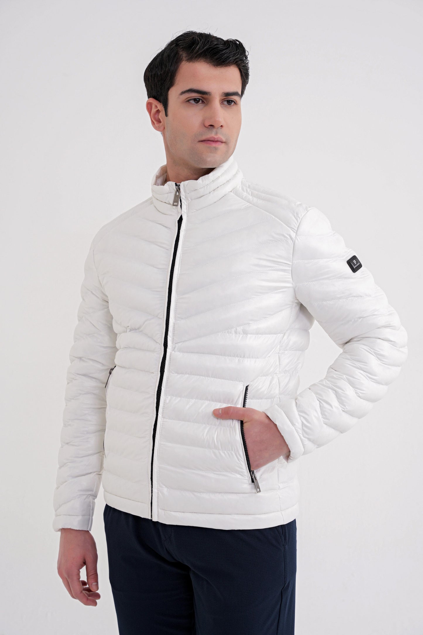 Slim Fit Hakim Yaka Yan Cepli Kaz Tüyü Beyaz Şişme Mont Mt 176