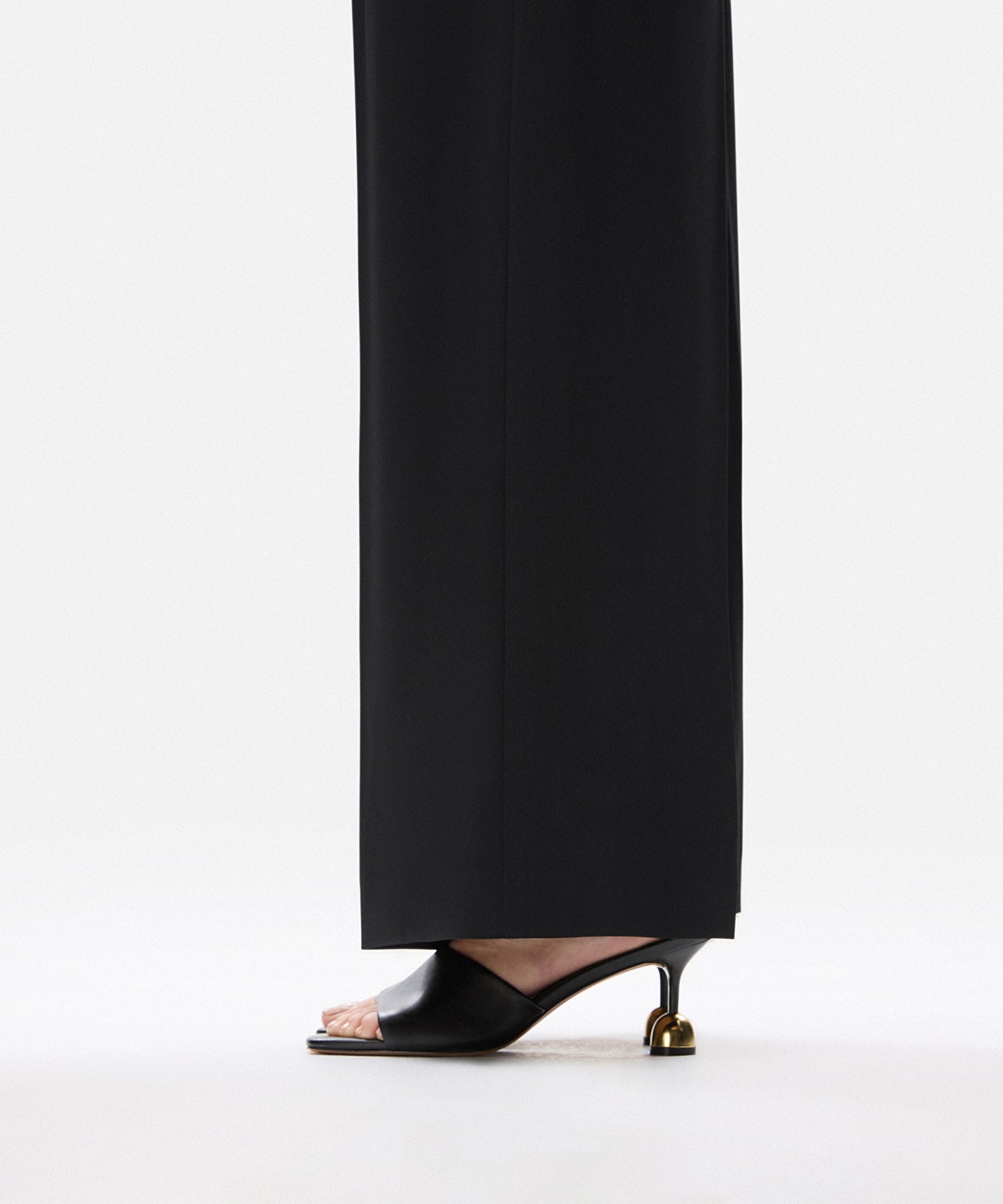 Kontrast Topuklu Deri Görünümlü Terlik