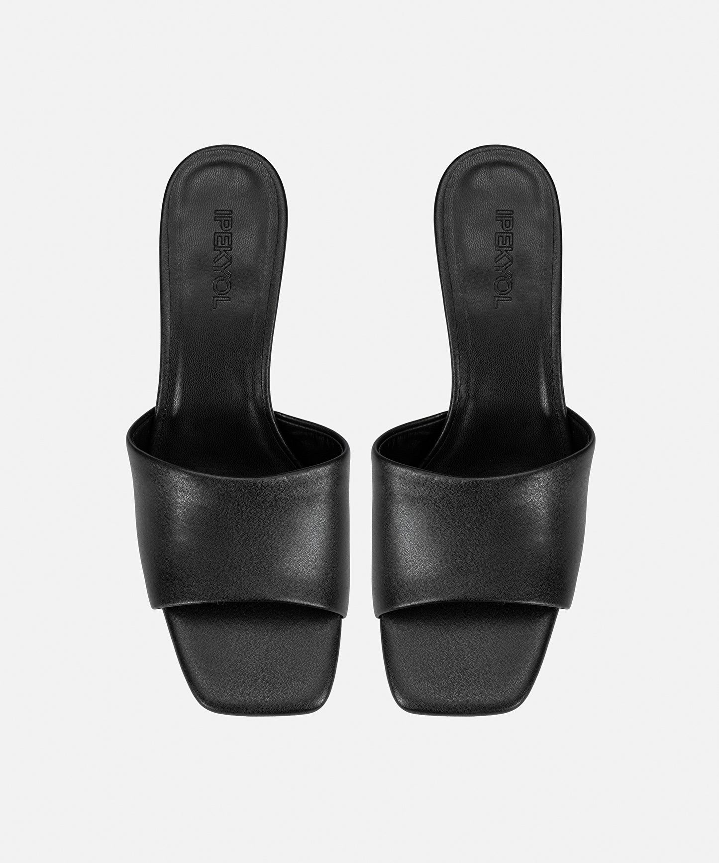 Kontrast Topuklu Deri Görünümlü Terlik