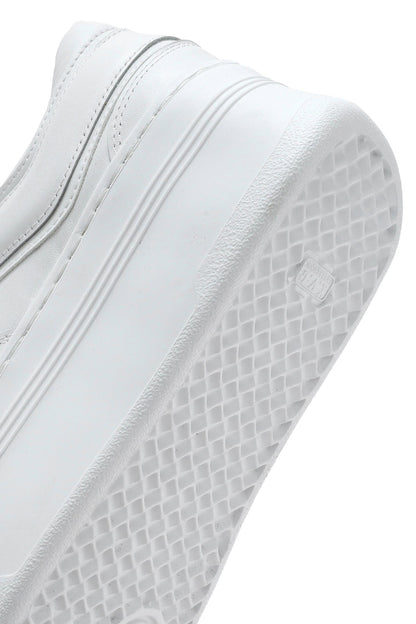 Kadın Beyaz Bağcıklı Kalın Tabanlı Deri Sneaker