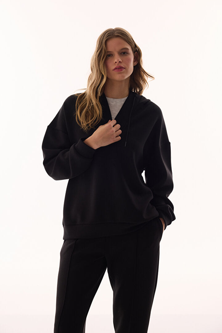 Siyah Kapüşonlu V Yaka Oversize Sweatshirt