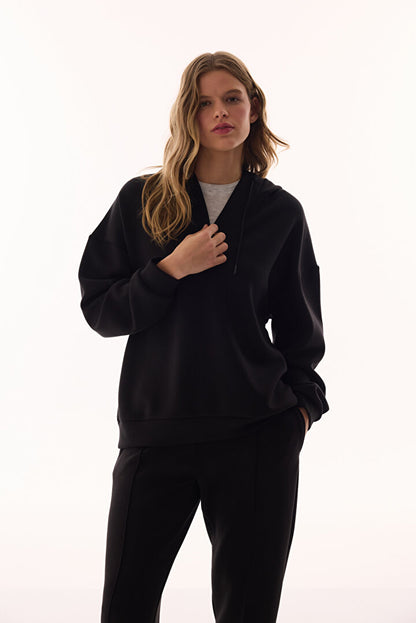 Siyah Kapüşonlu V Yaka Oversize Sweatshirt
